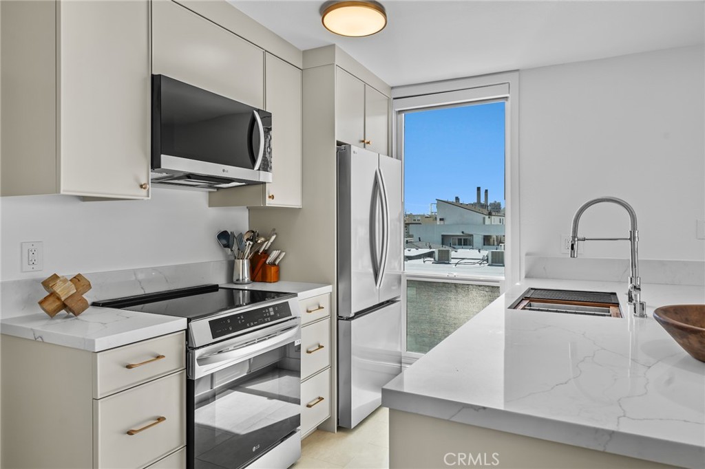 404 Hermosa Avenue 5