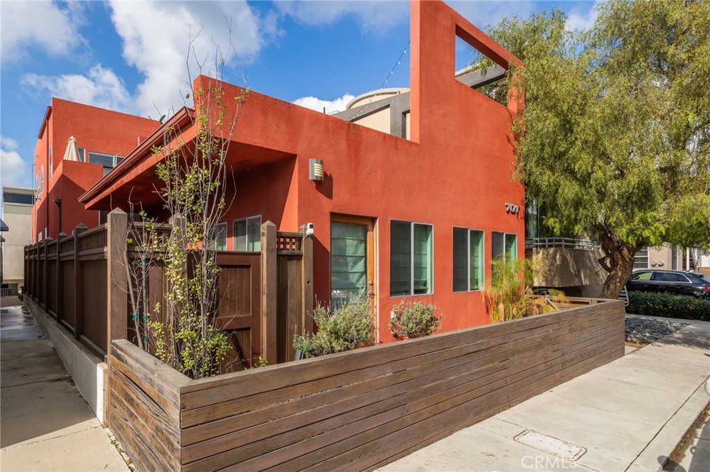 701 Loma Drive