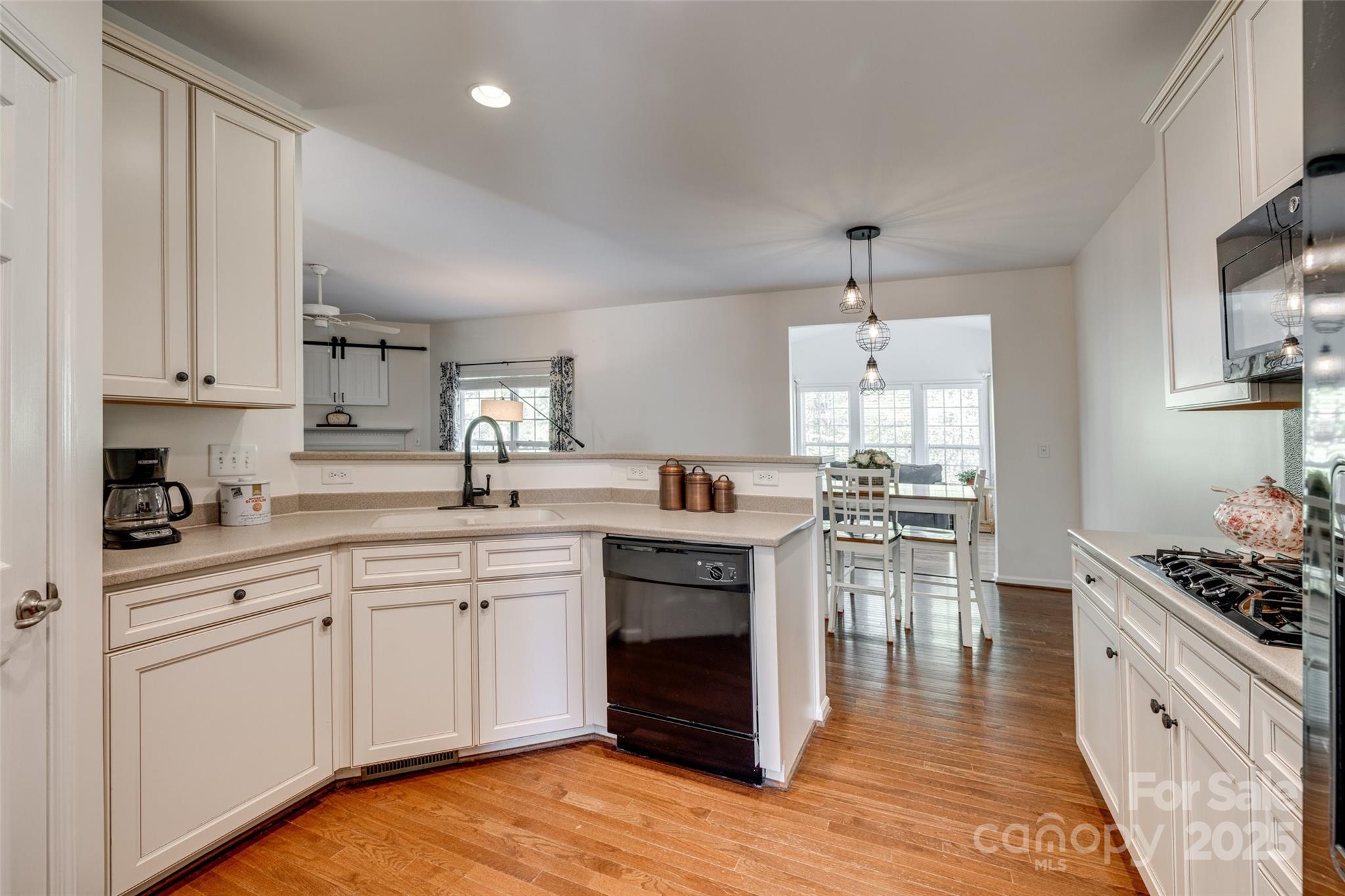 3040 Sunshower Heights
