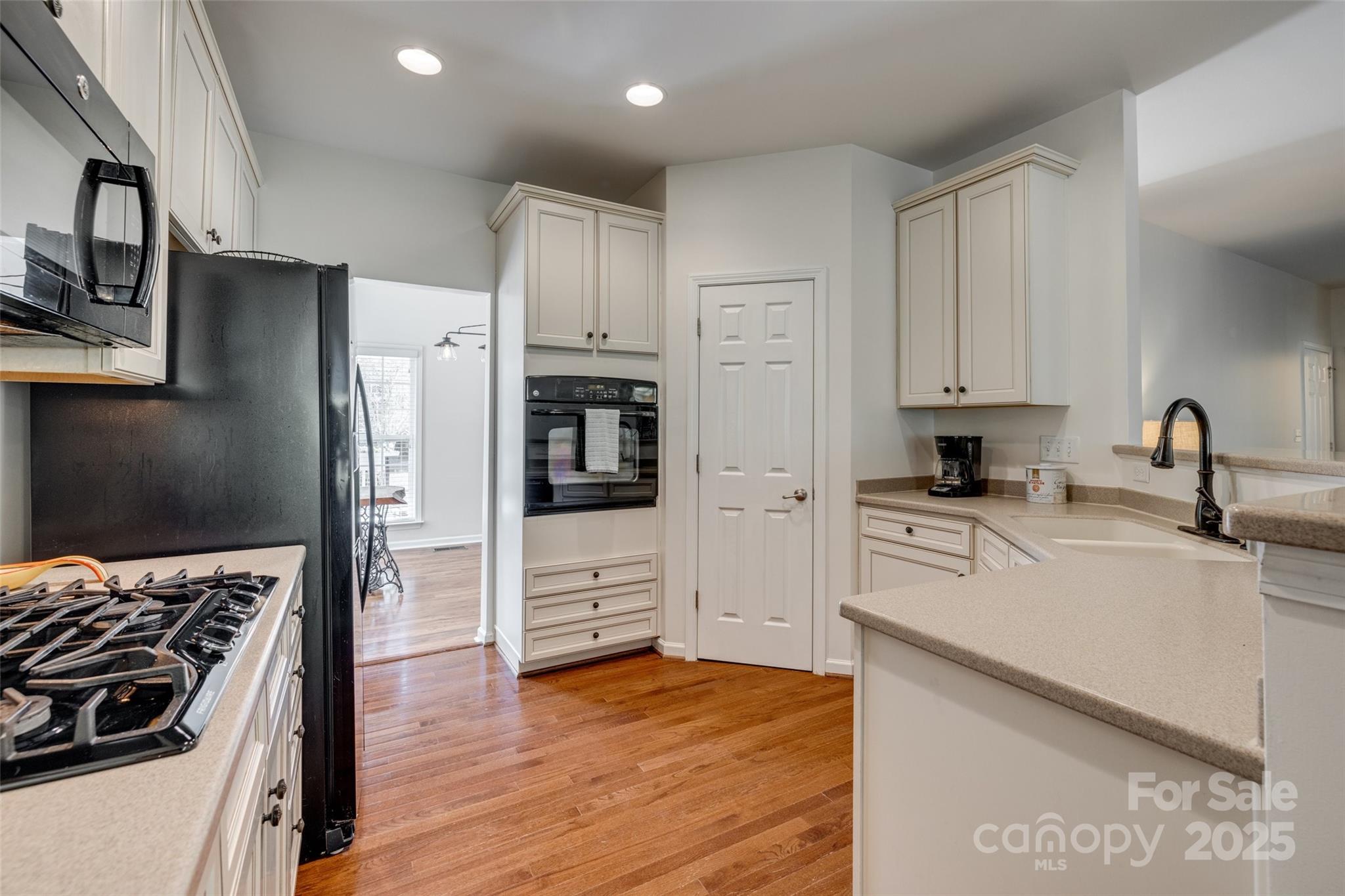 3040 Sunshower Heights