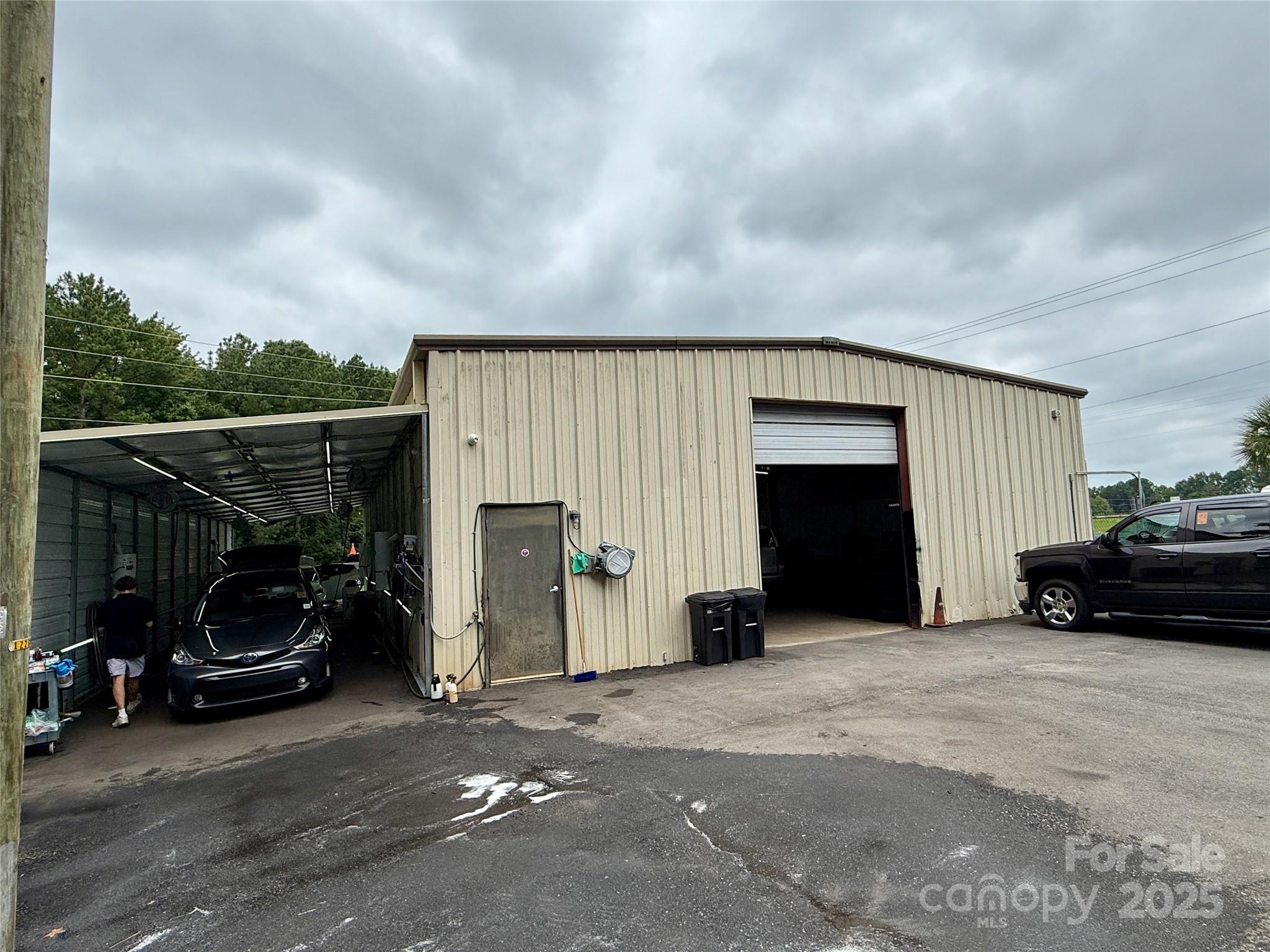 1280 Black Highway