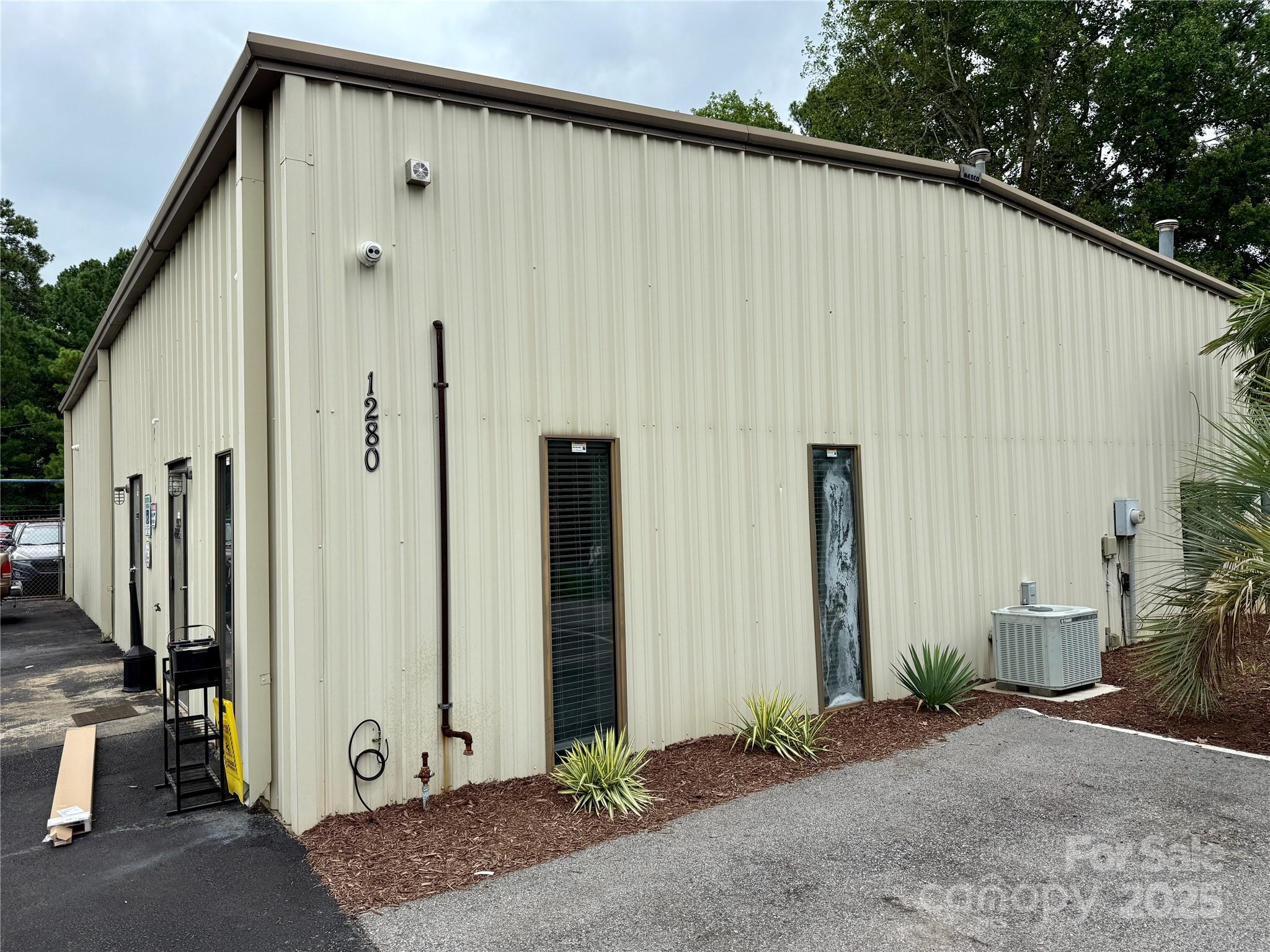 1280 Black Highway