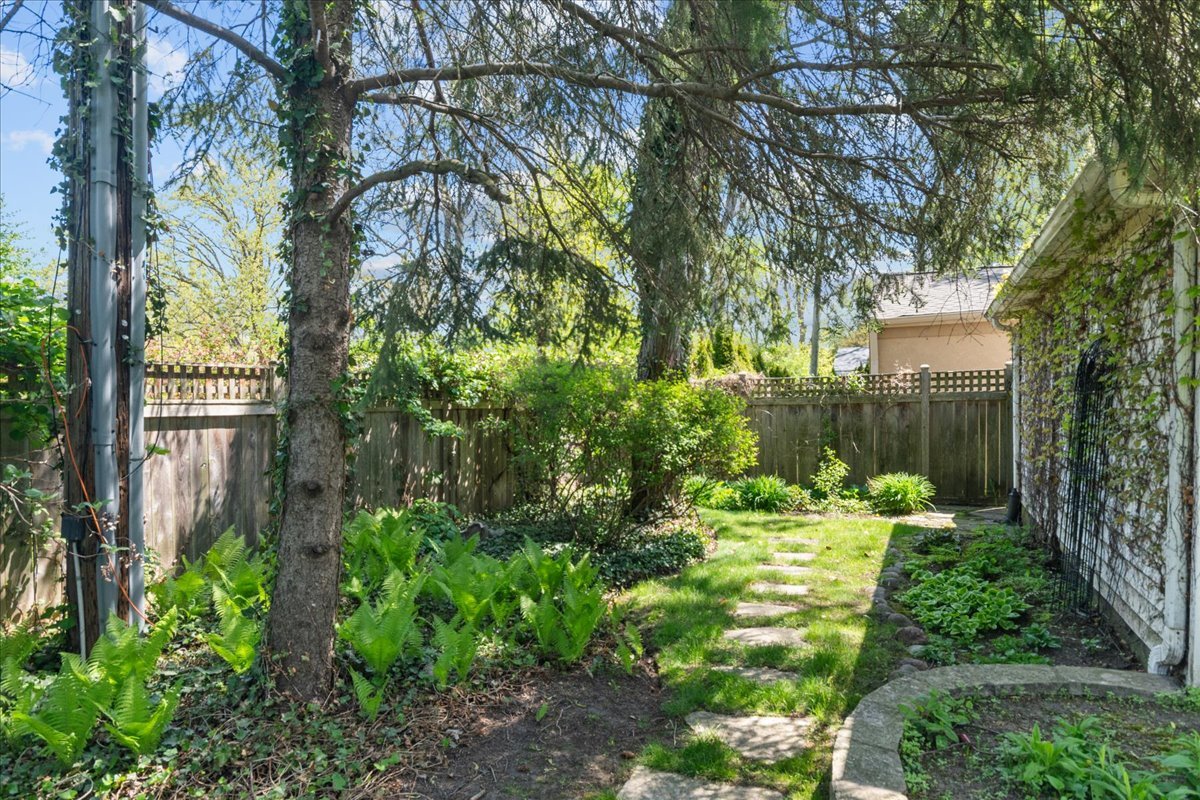 1945 Bosworth Lane