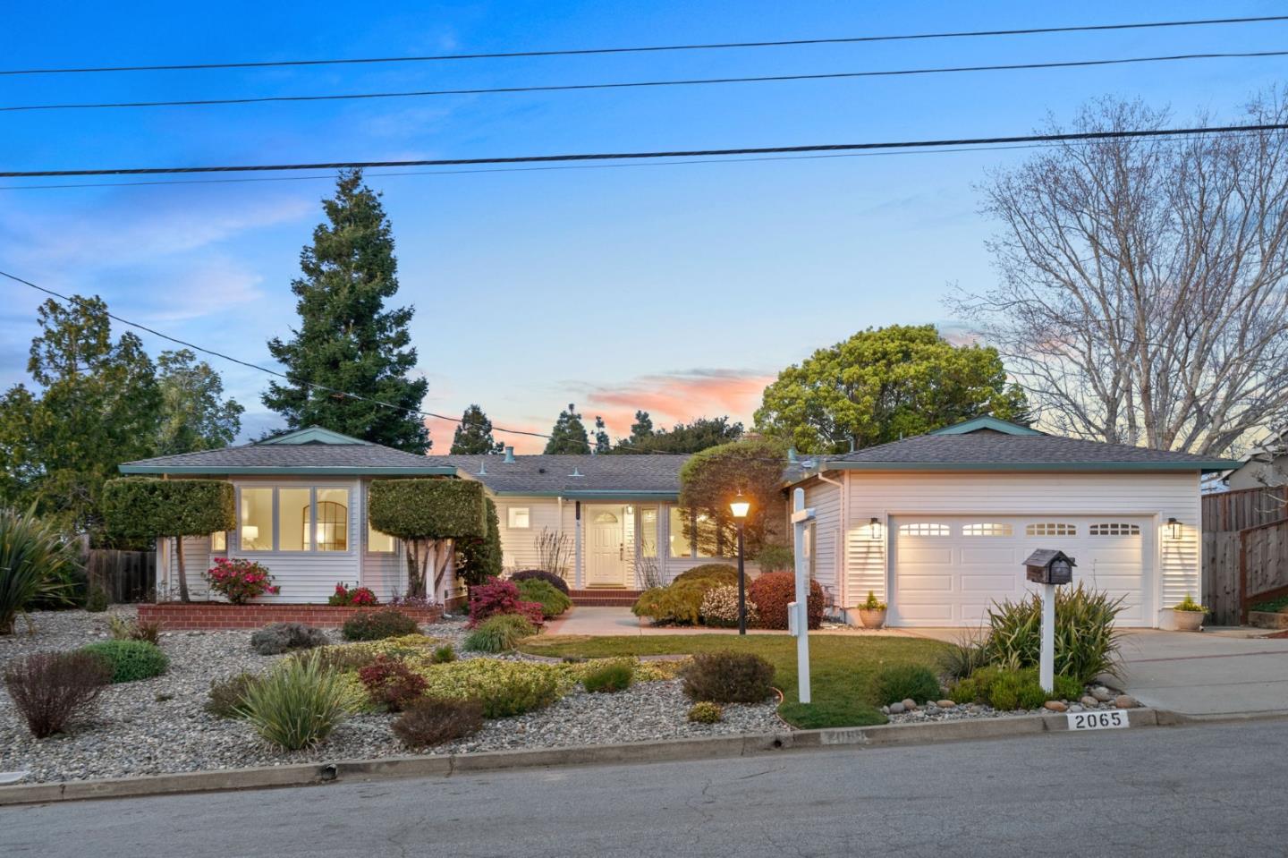 2065 Kings LN