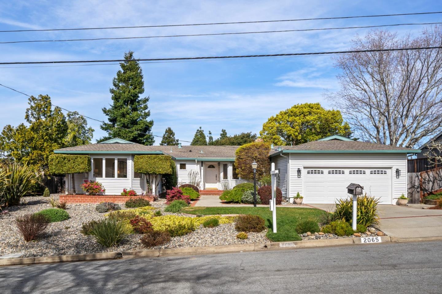 2065 Kings LN