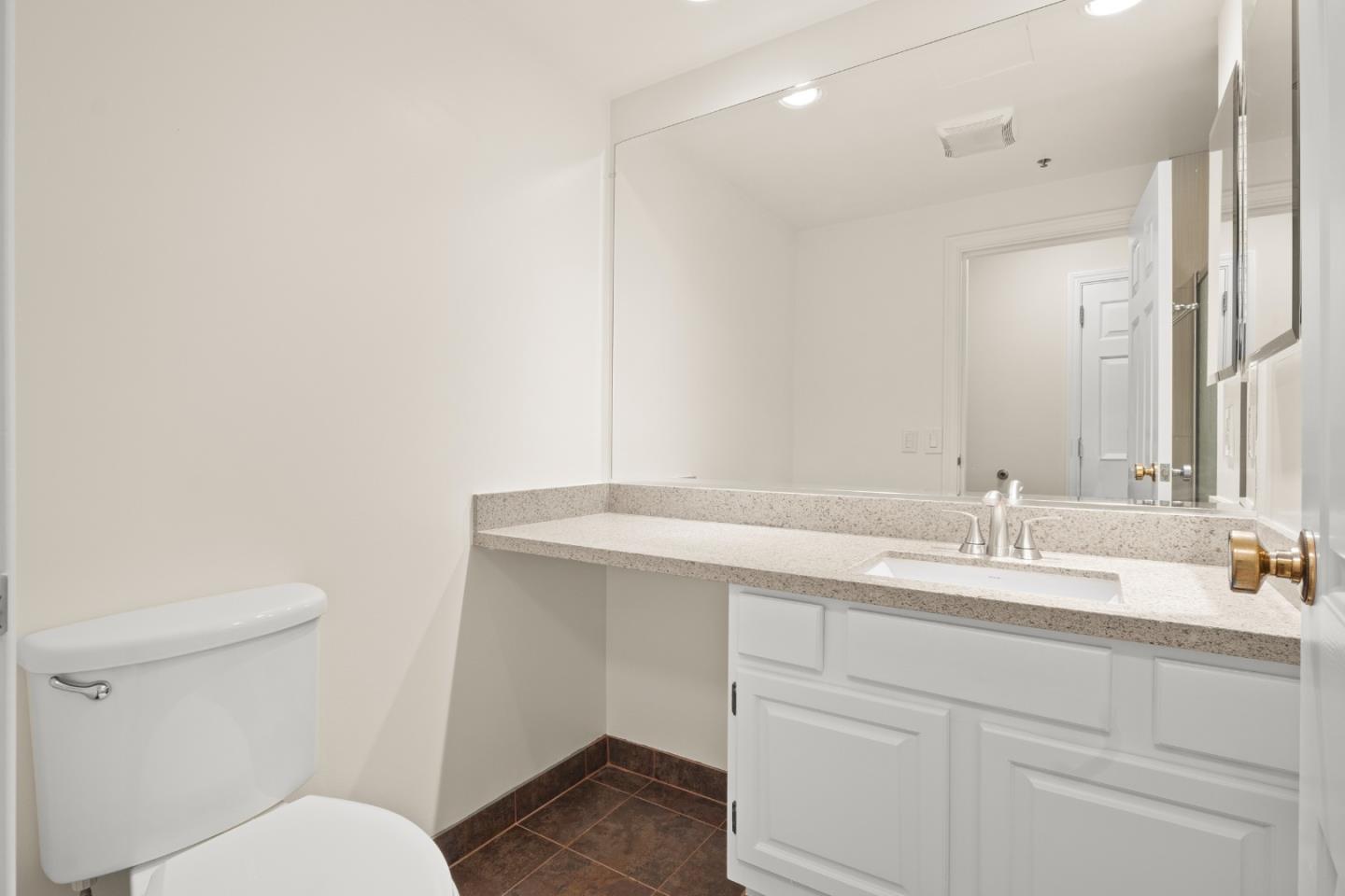 555 Laurel Avenue 324