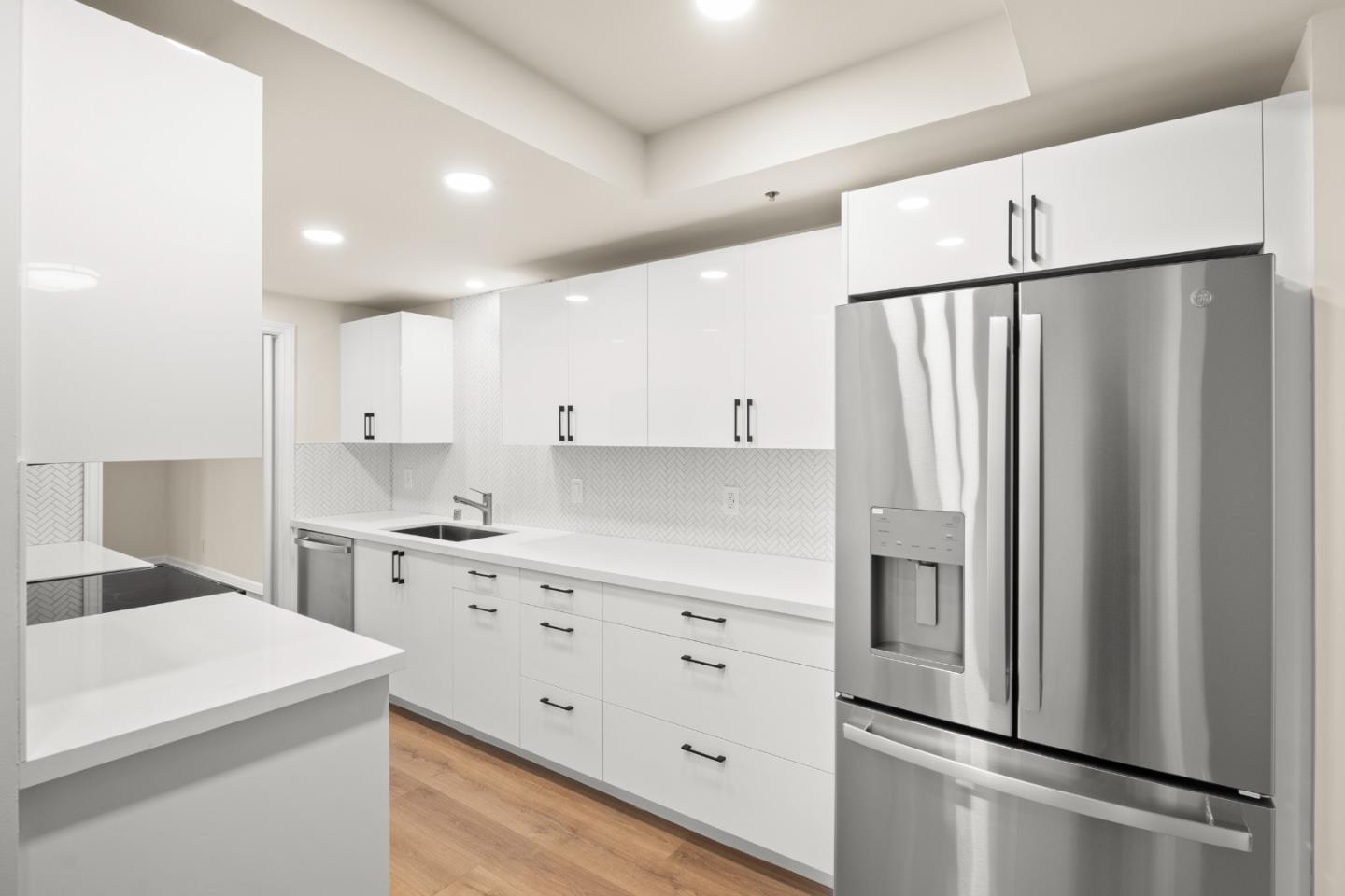 555 Laurel Avenue 324