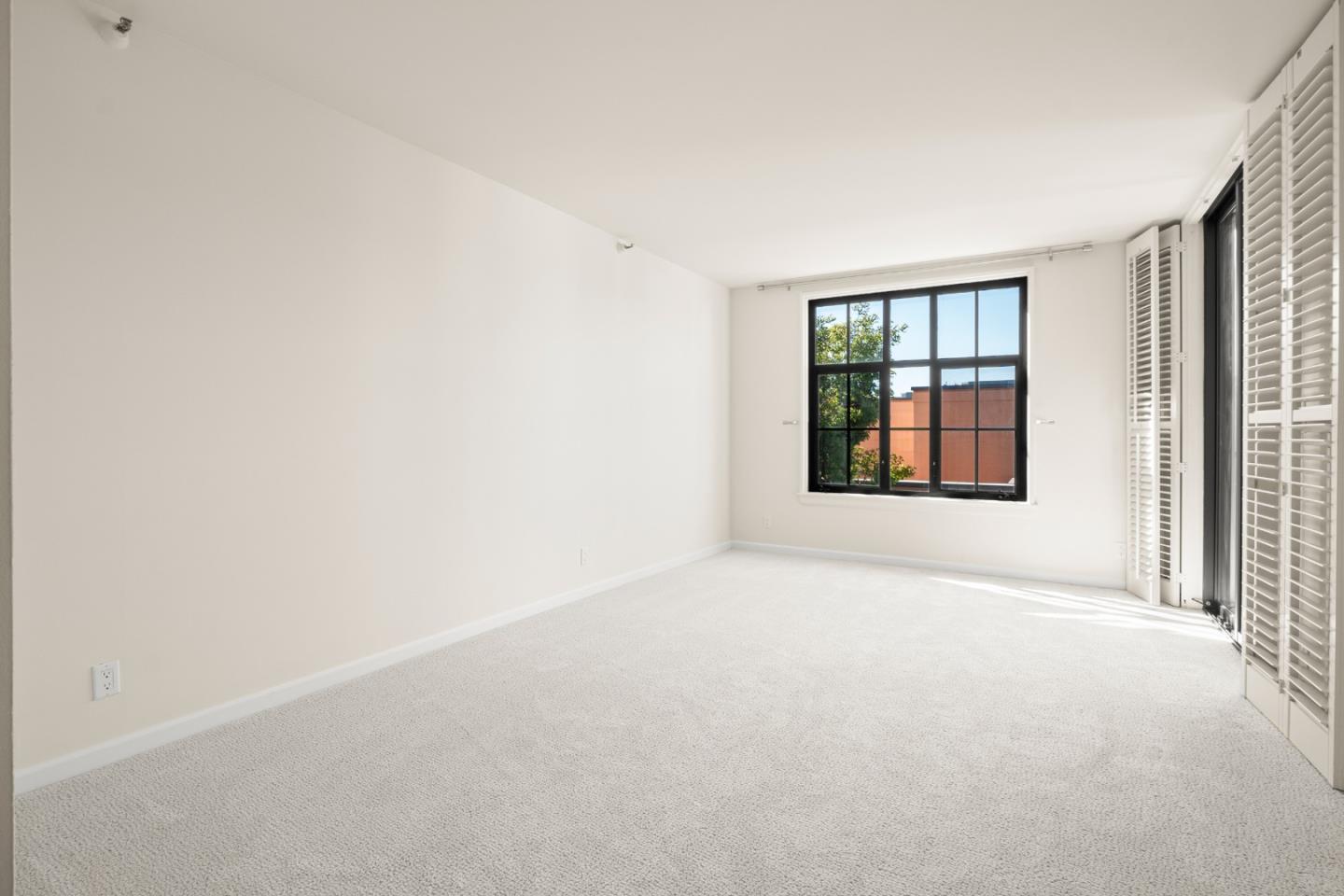 555 Laurel Avenue 324
