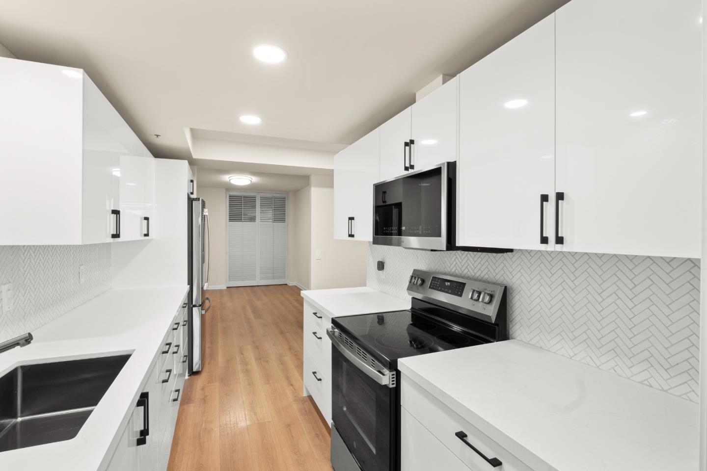 555 Laurel Avenue 324