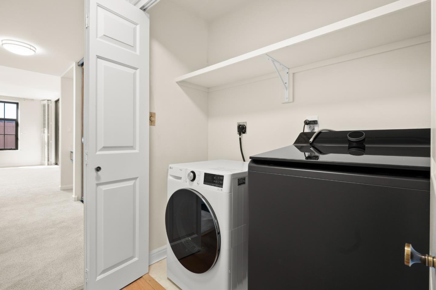 555 Laurel Avenue 324