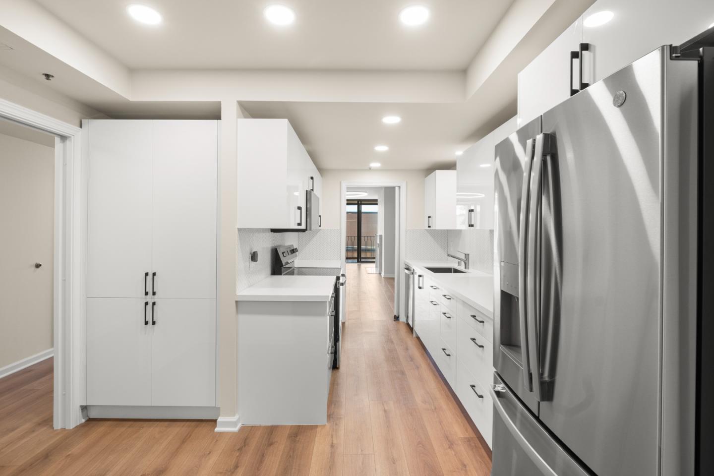 555 Laurel Avenue 324