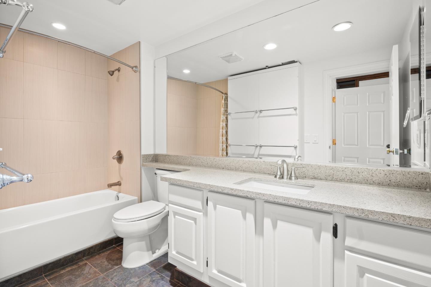 555 Laurel Avenue 324