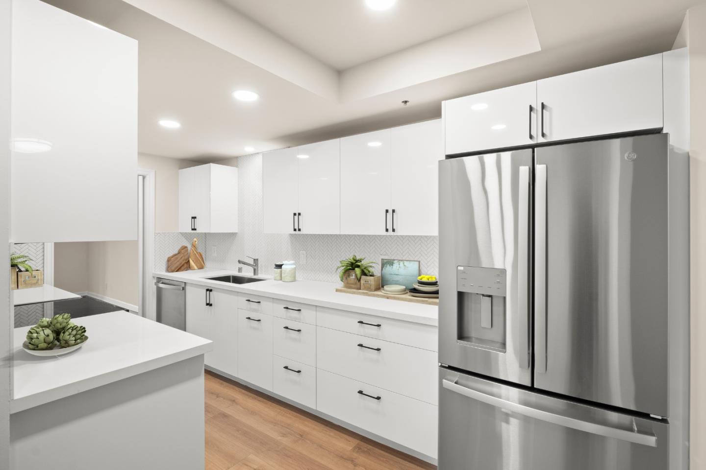 555 Laurel Avenue 324