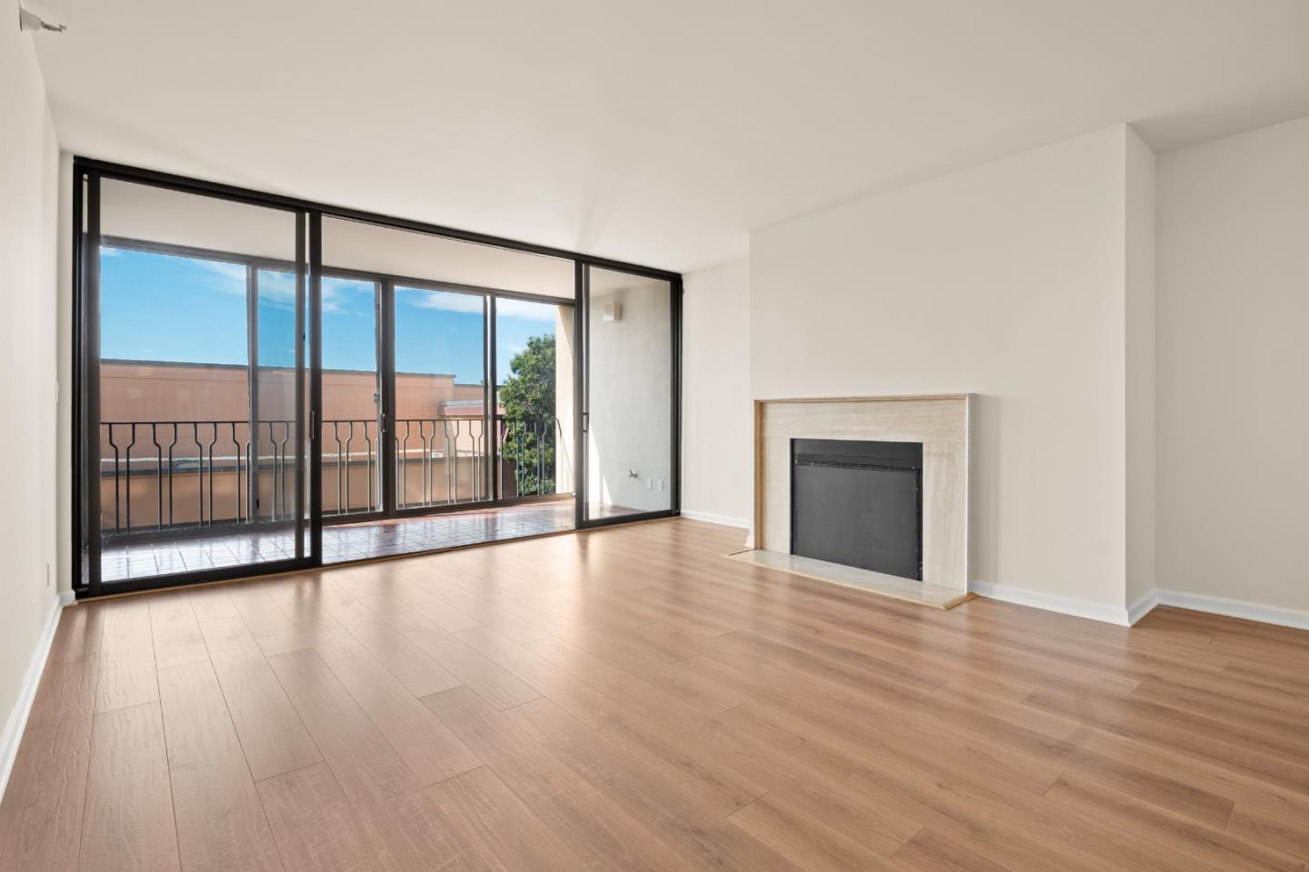 555 Laurel Avenue 324