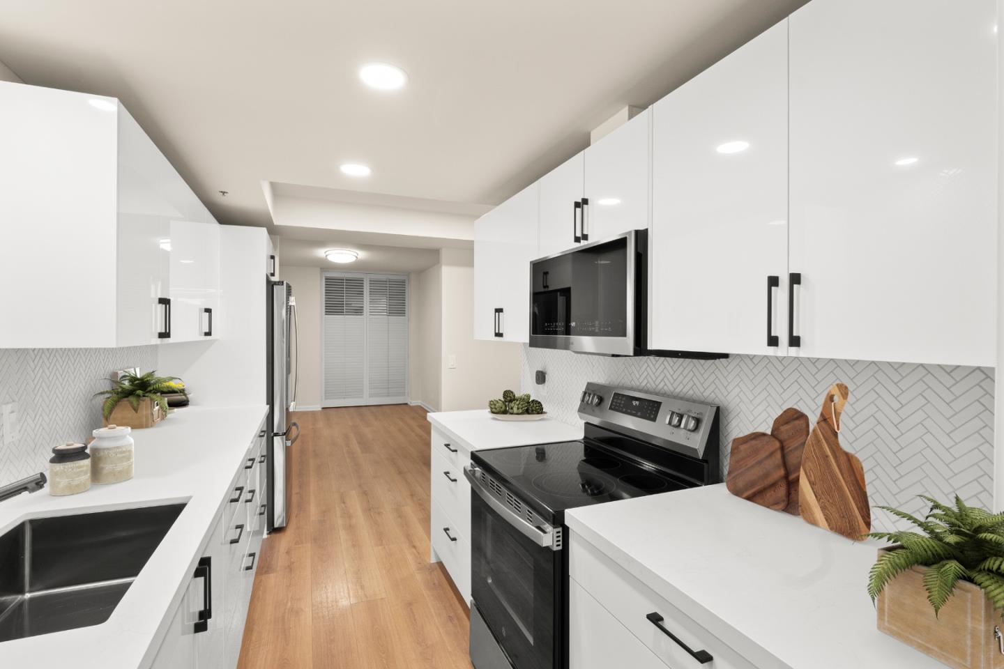 555 Laurel Avenue 324