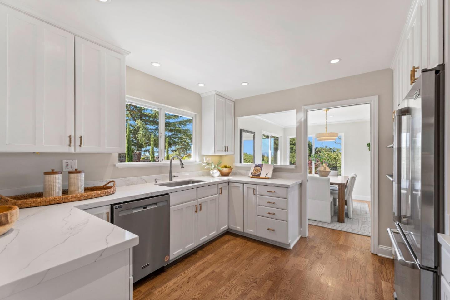 912 Viewridge DR