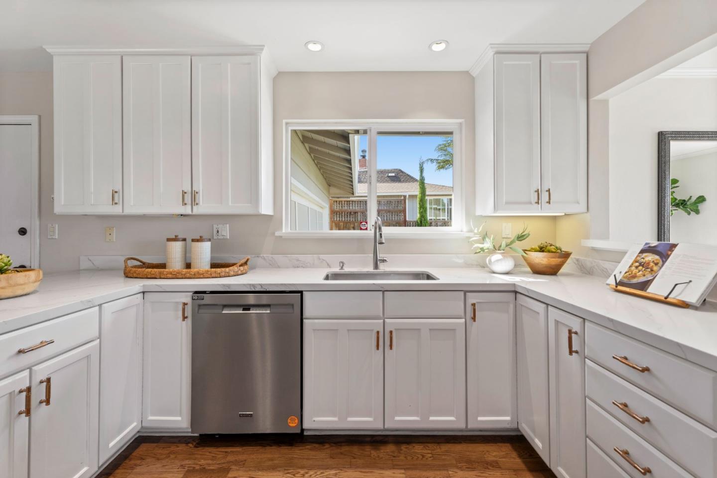 912 Viewridge DR