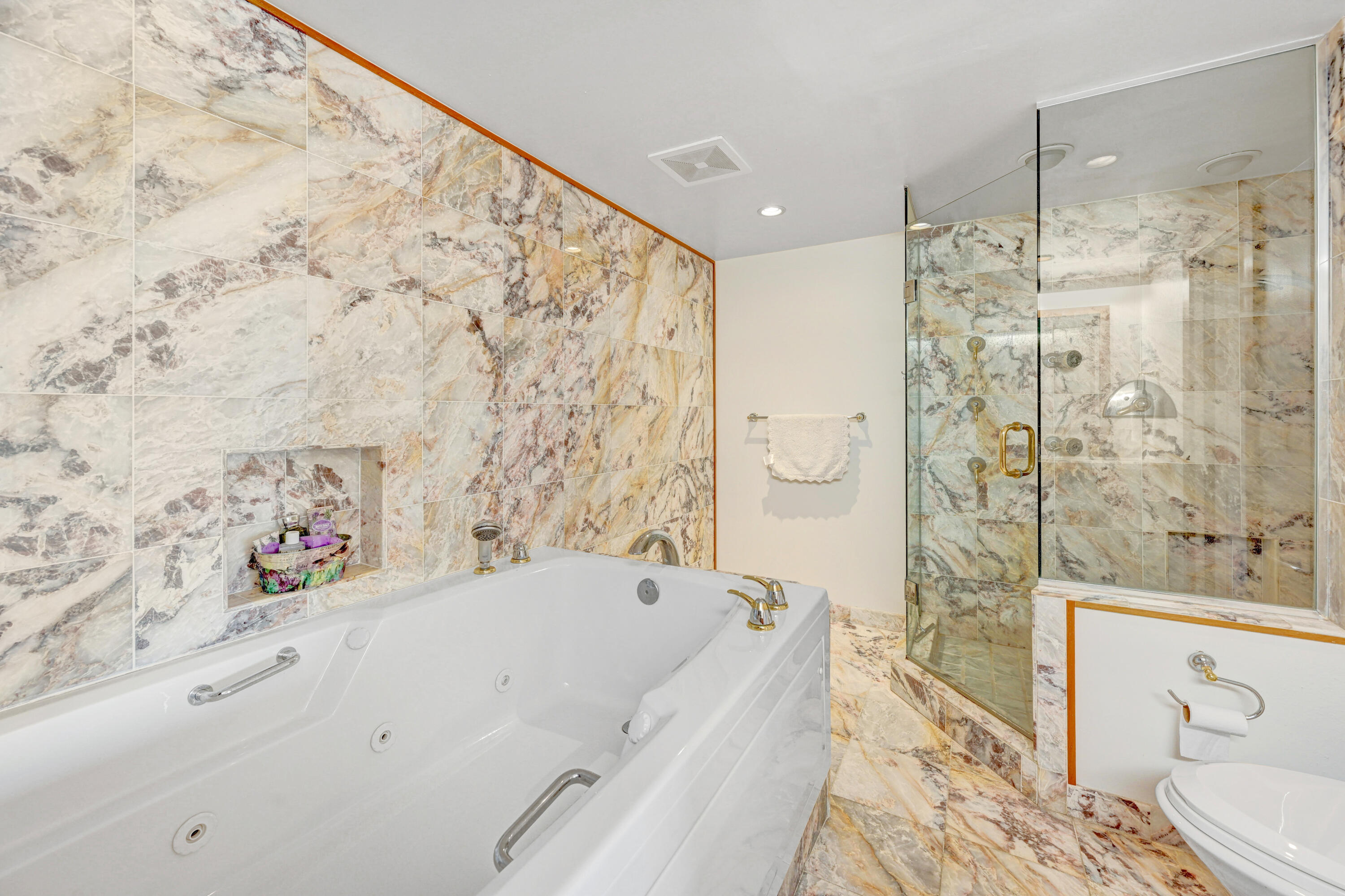 3115 S Atlantic Avenue, 404