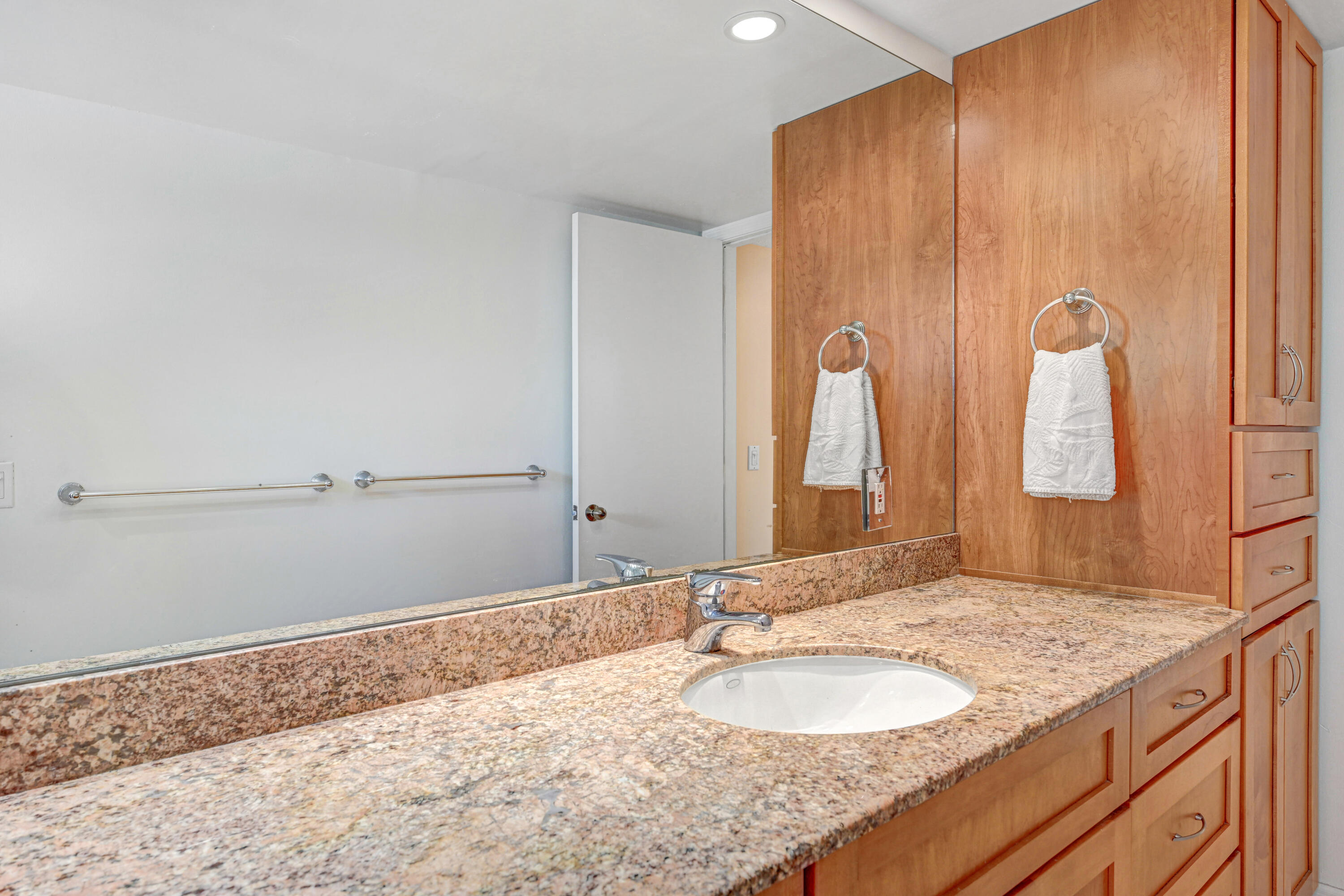 3115 S Atlantic Avenue, 404