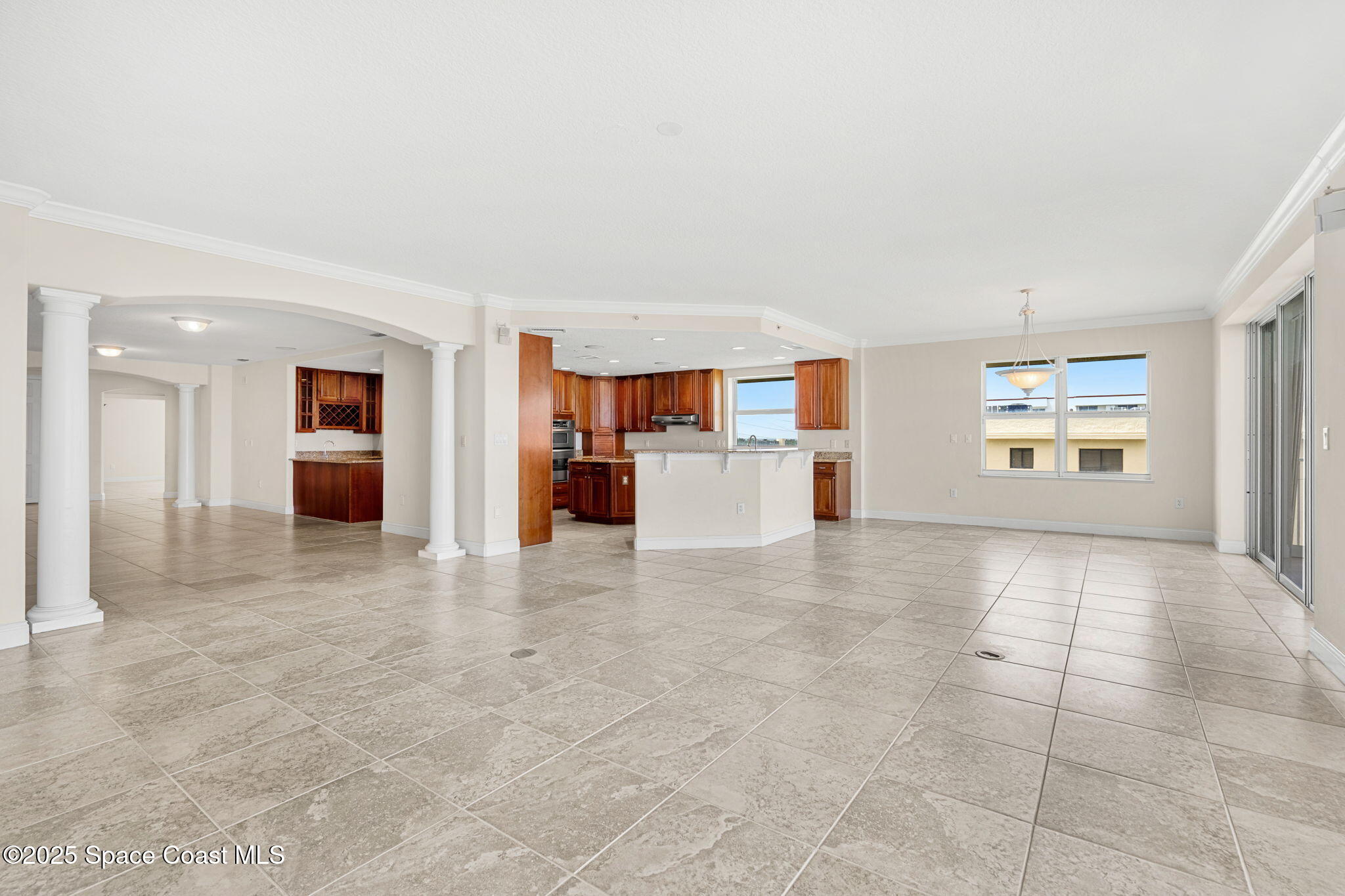 225 N Atlantic Avenue, 603
