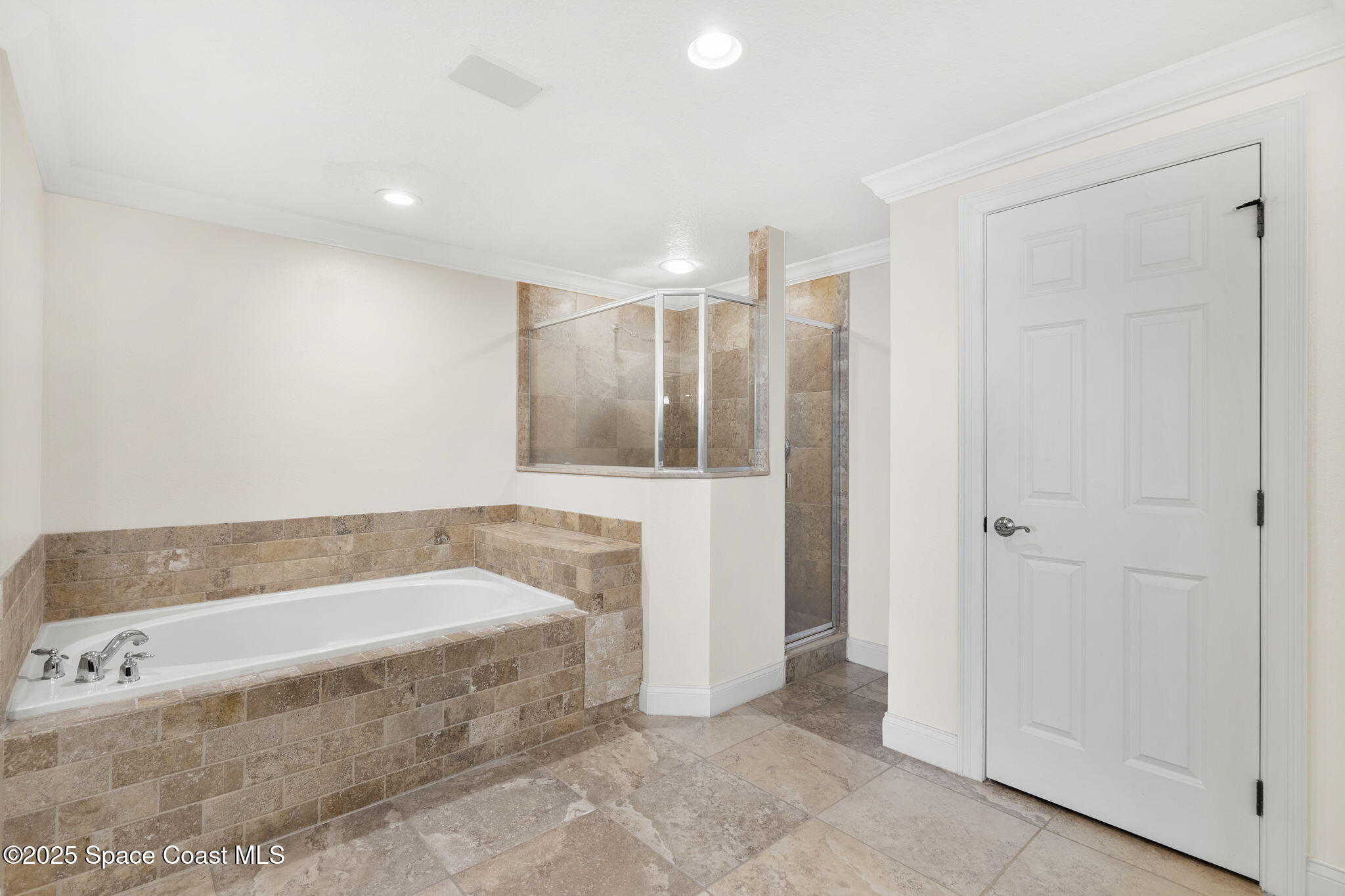 225 N Atlantic Avenue, 603
