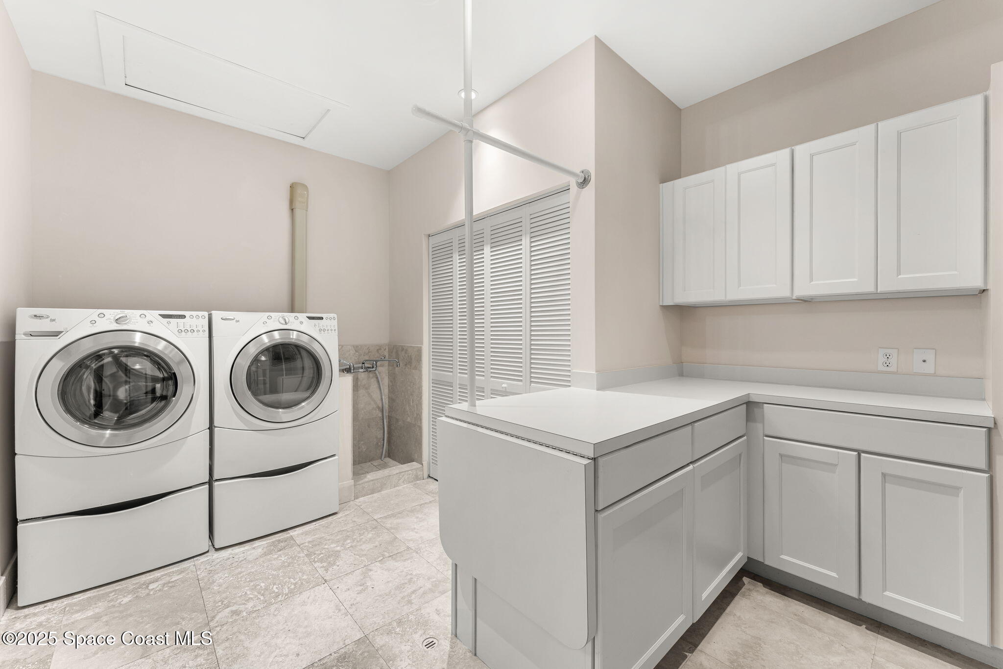 2375 S Atlantic Avenue, 601