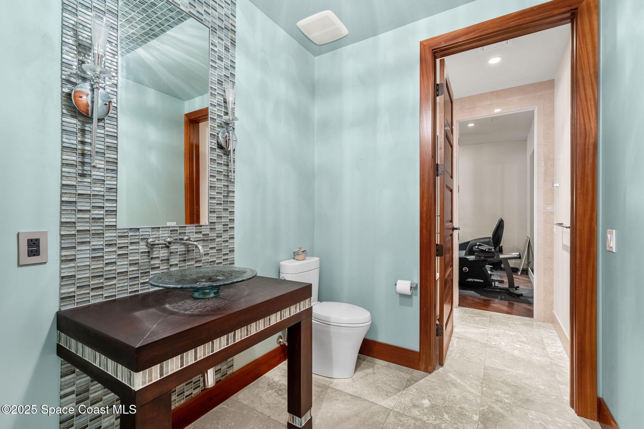 2375 S Atlantic Avenue, 601