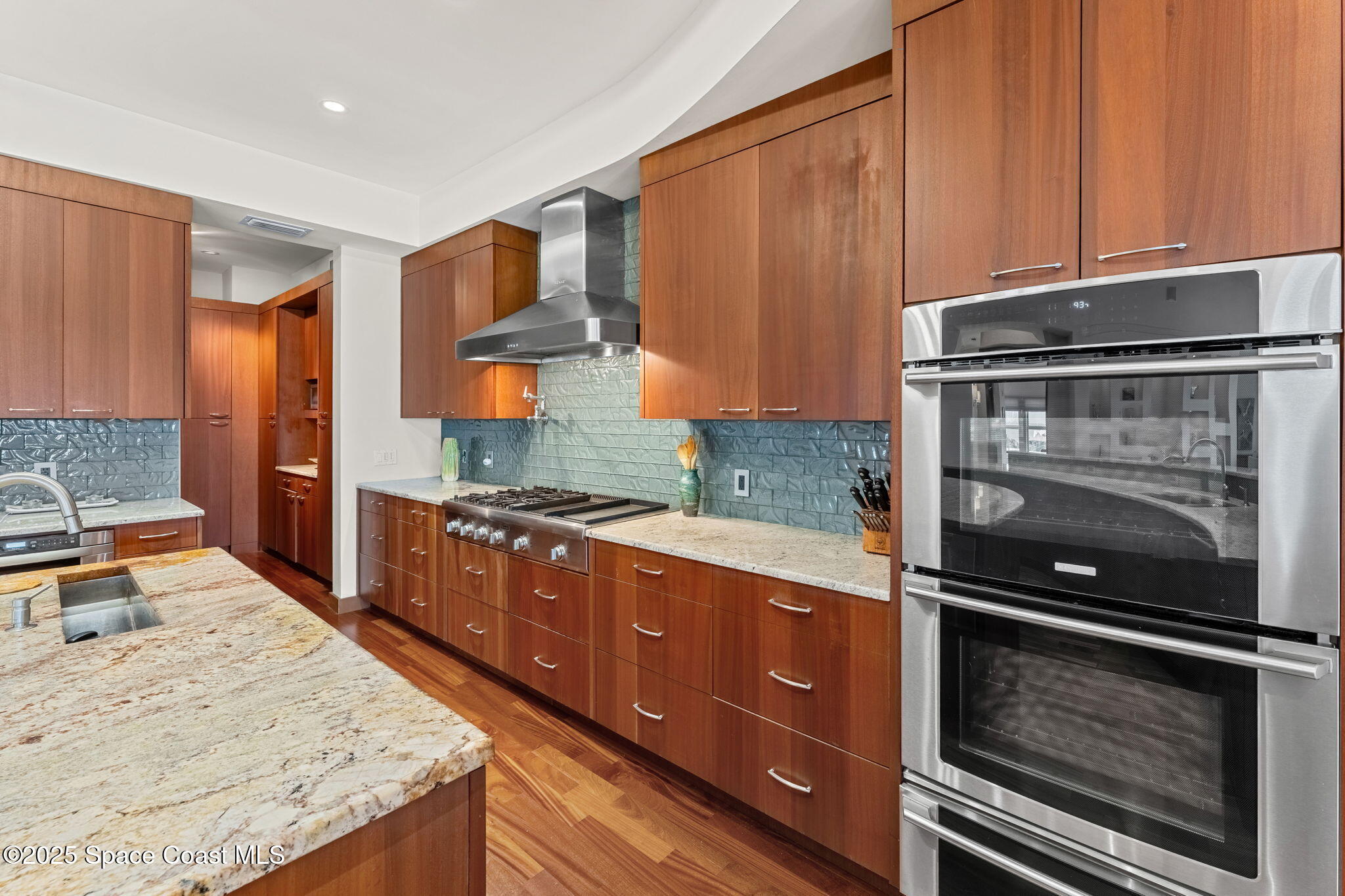 2375 S Atlantic Avenue, 601