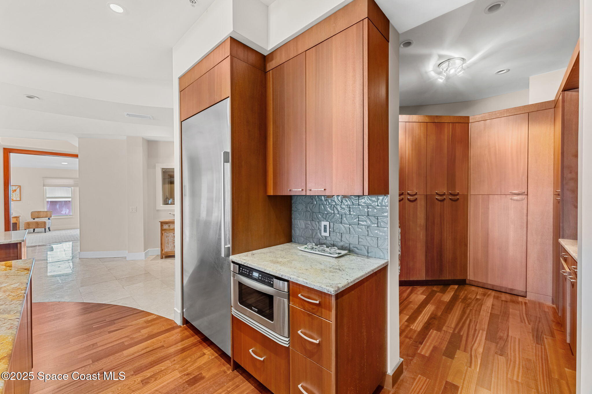 2375 S Atlantic Avenue, 601