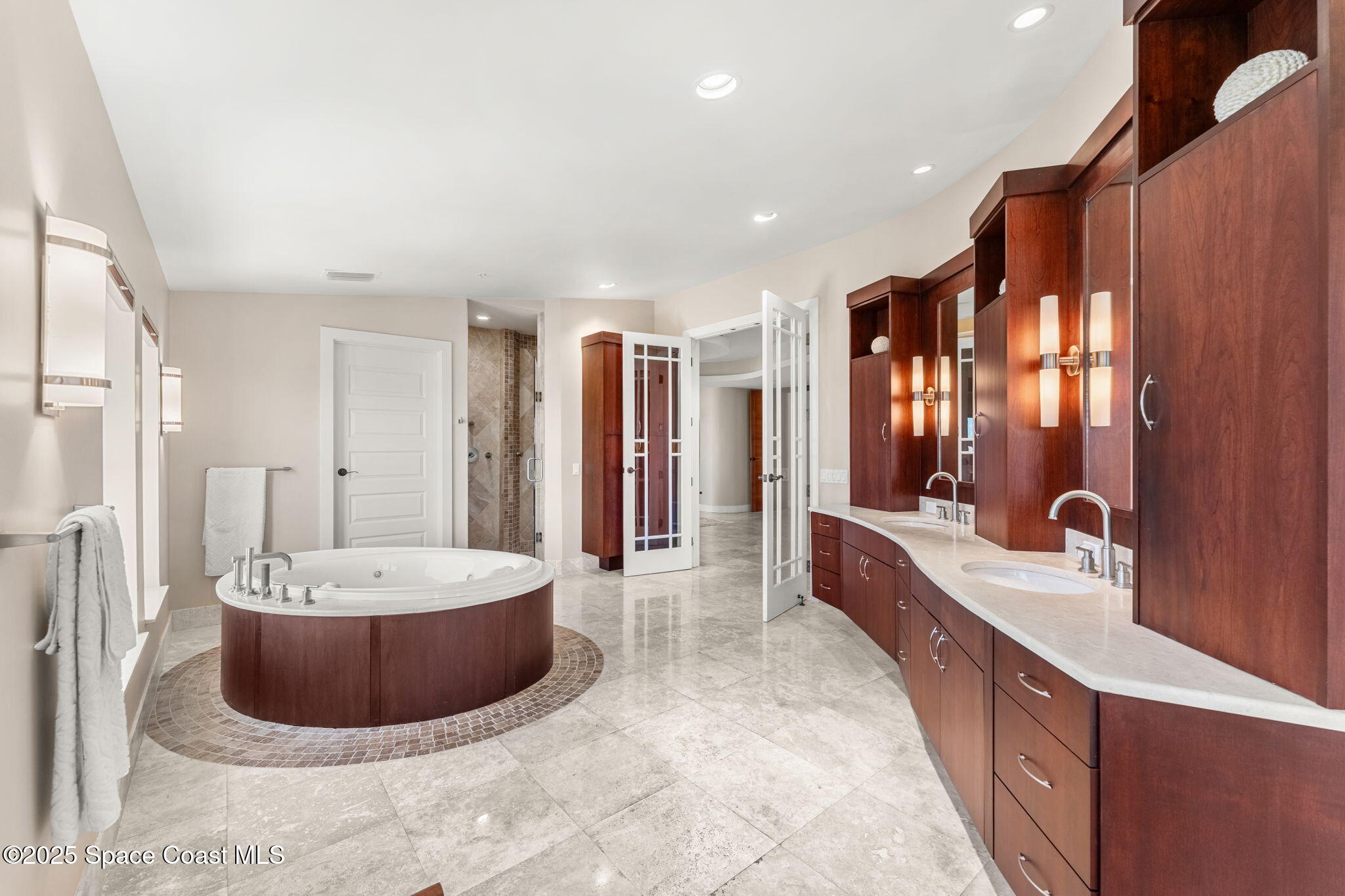 2375 S Atlantic Avenue, 601