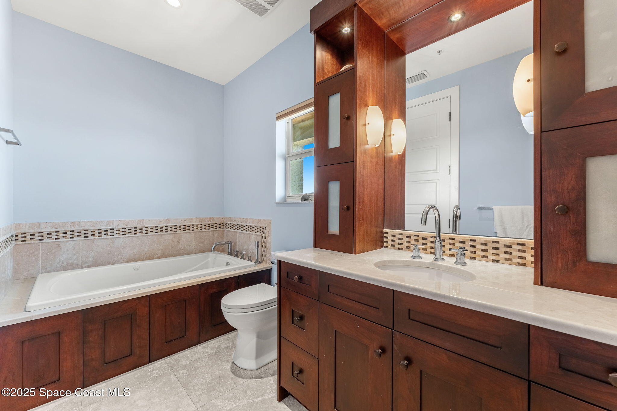 2375 S Atlantic Avenue, 601