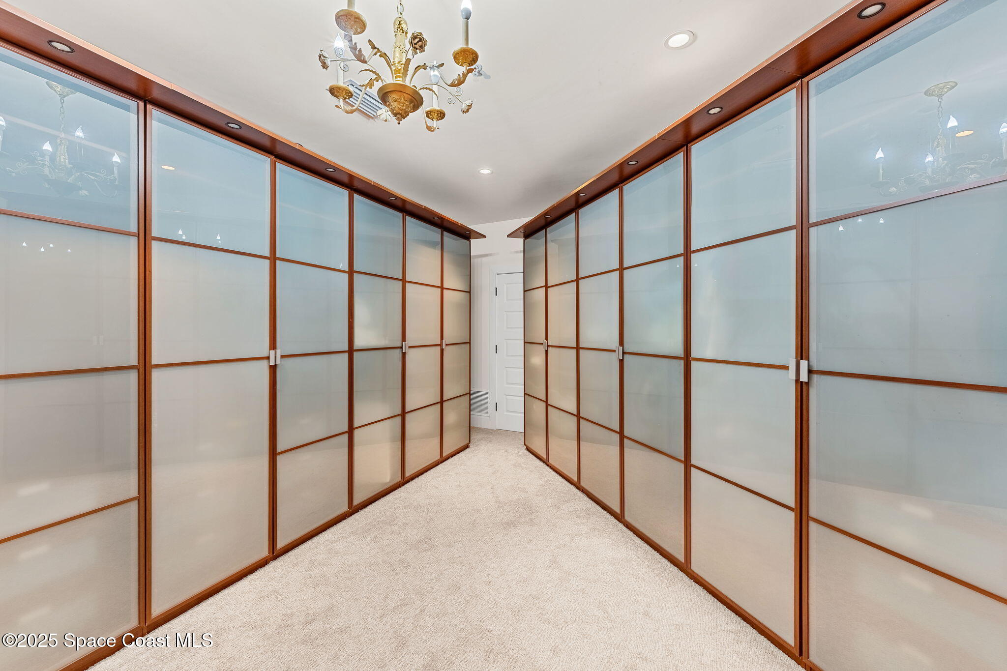 2375 S Atlantic Avenue, 601