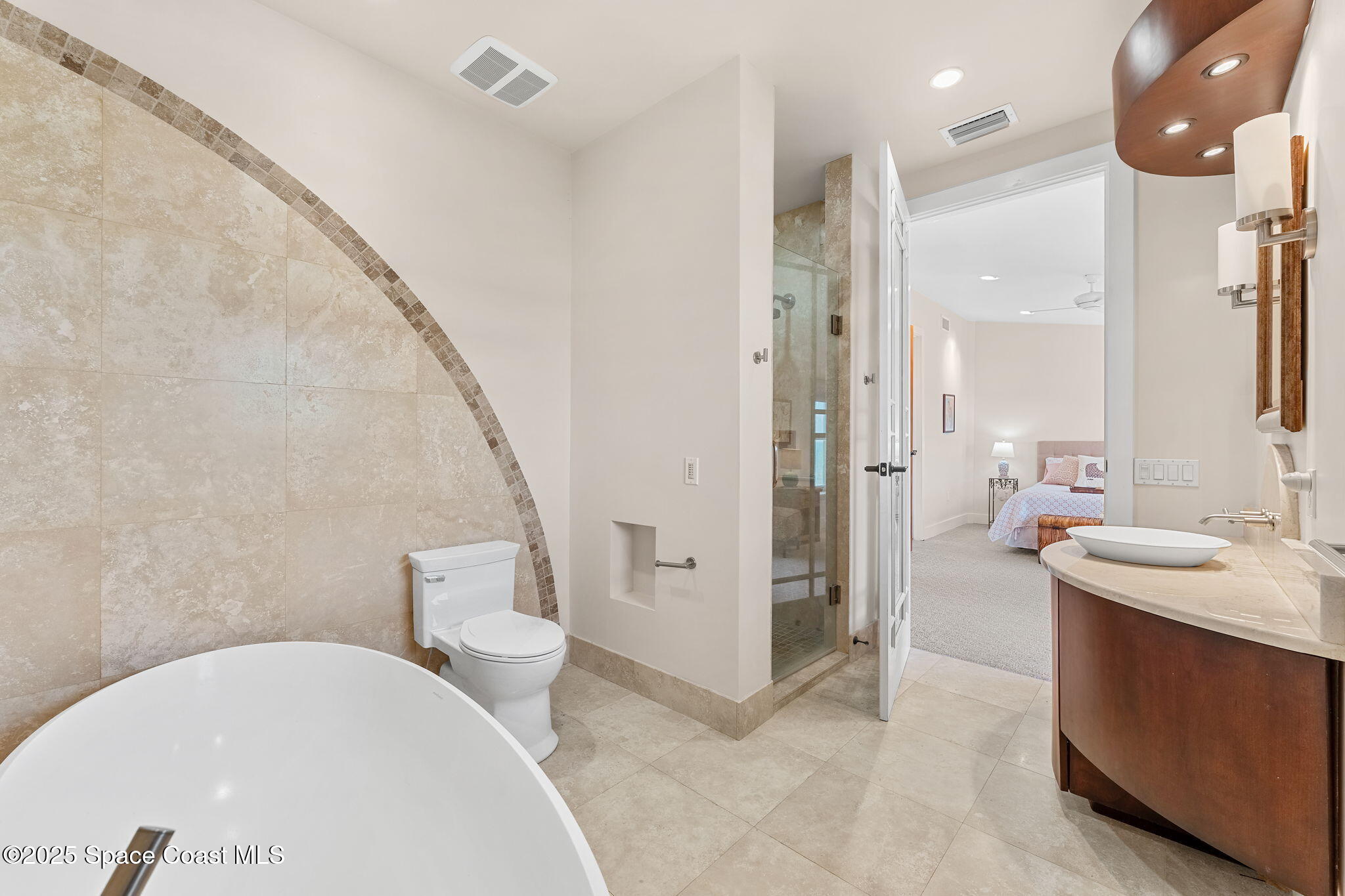 2375 S Atlantic Avenue, 601