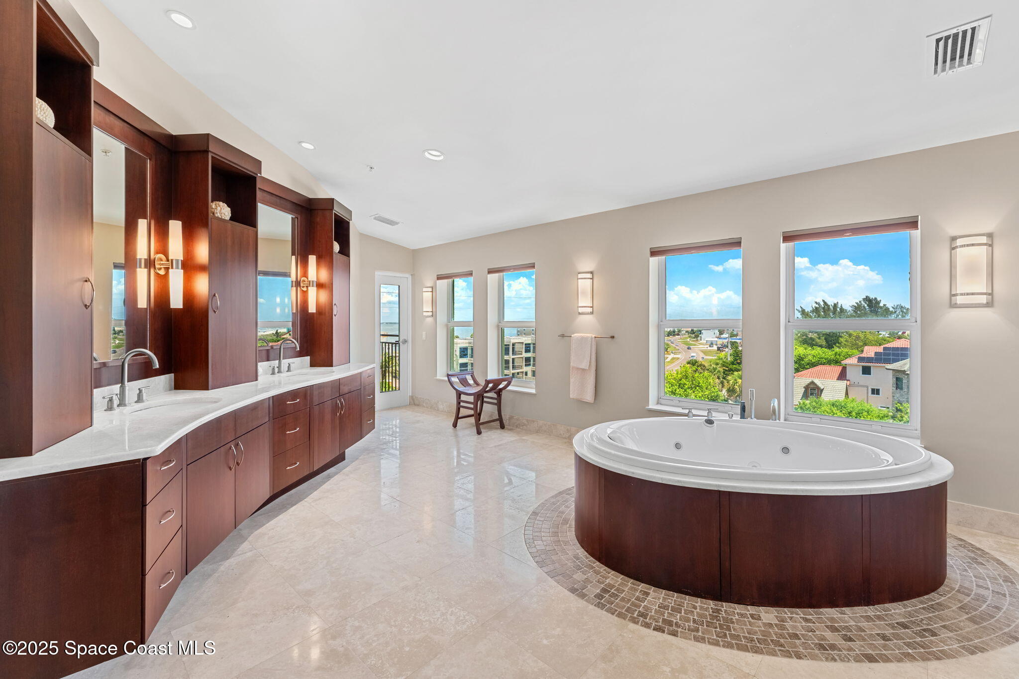 2375 S Atlantic Avenue, 601