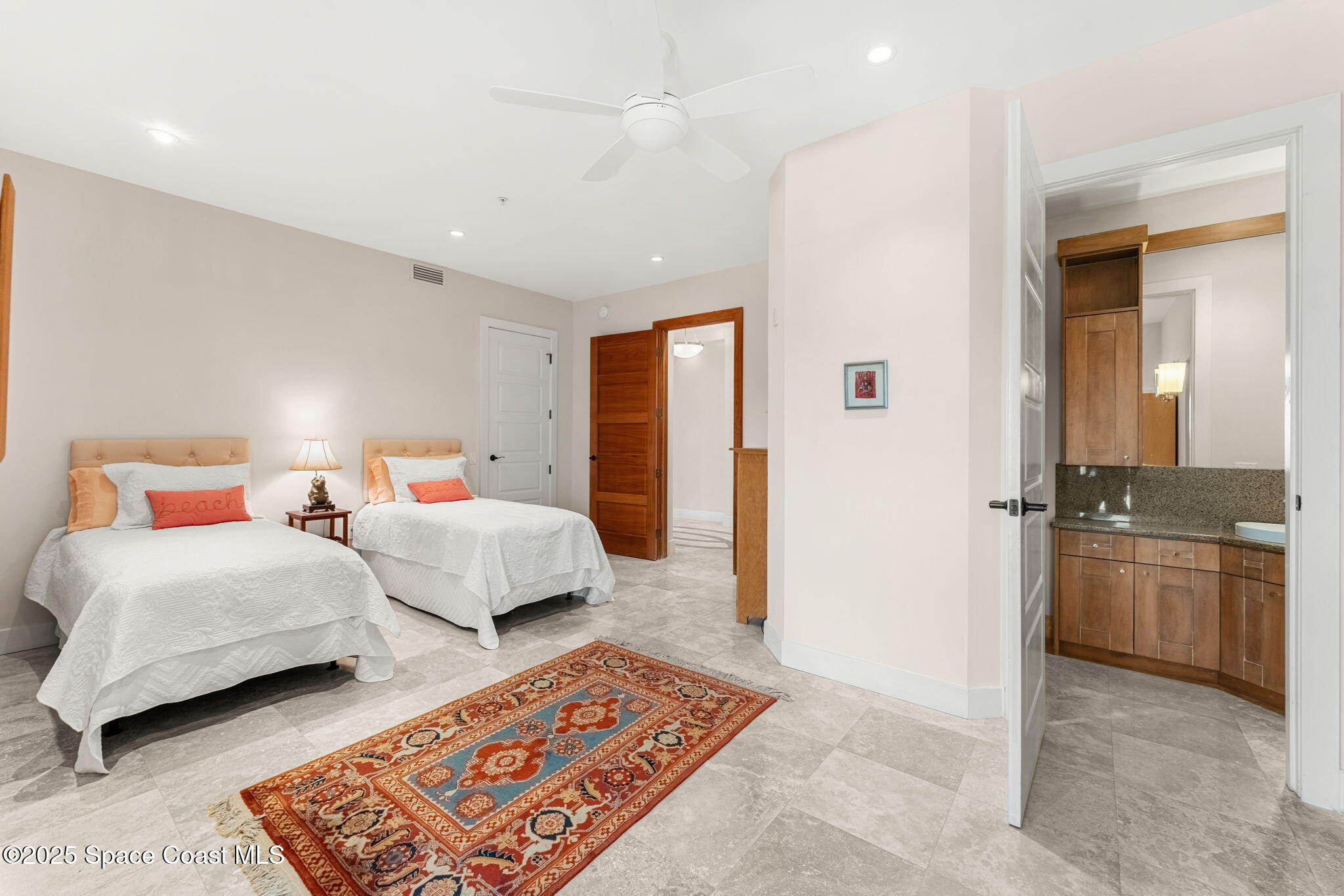 2375 S Atlantic Avenue, 601