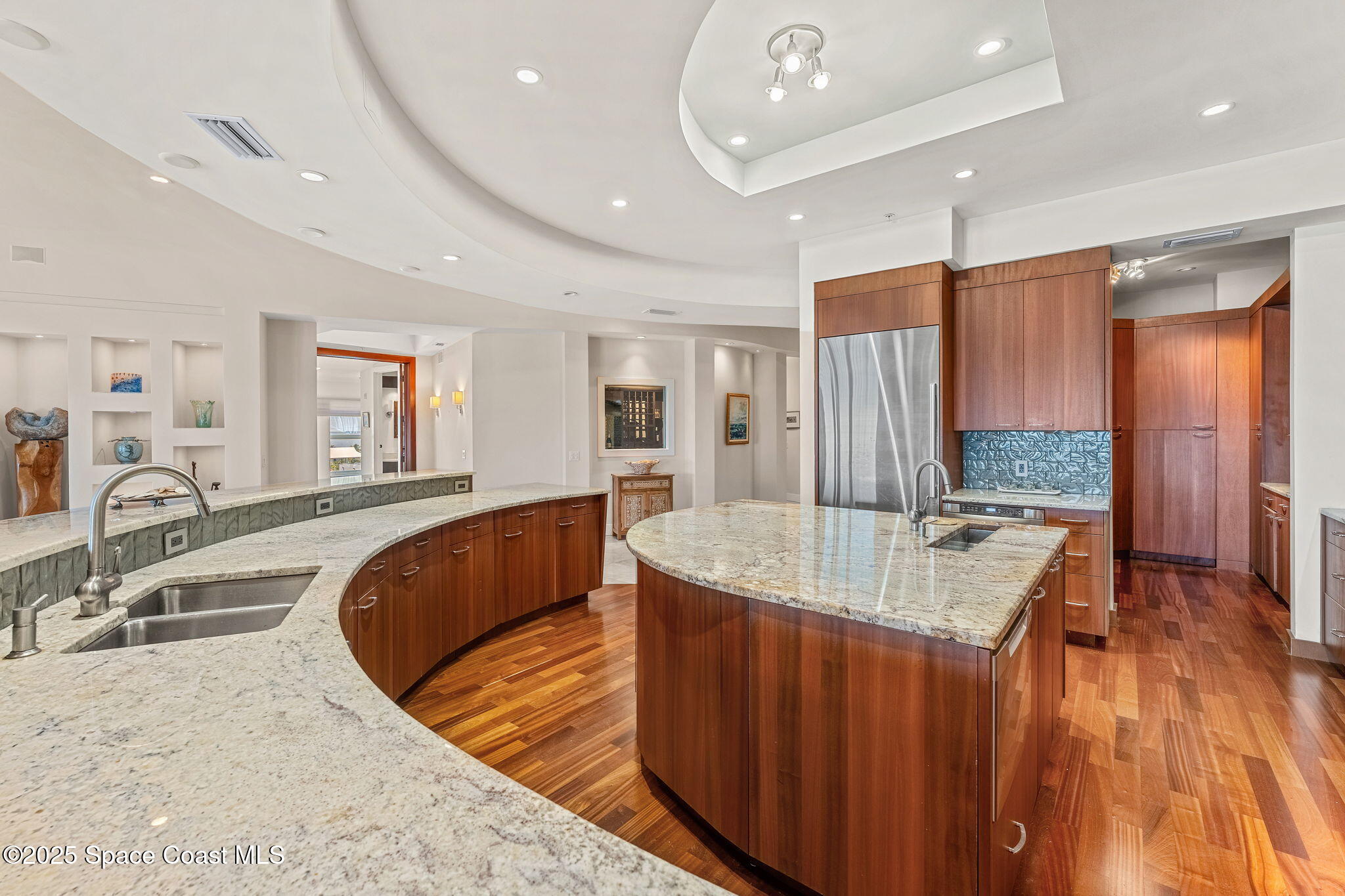 2375 S Atlantic Avenue, 601