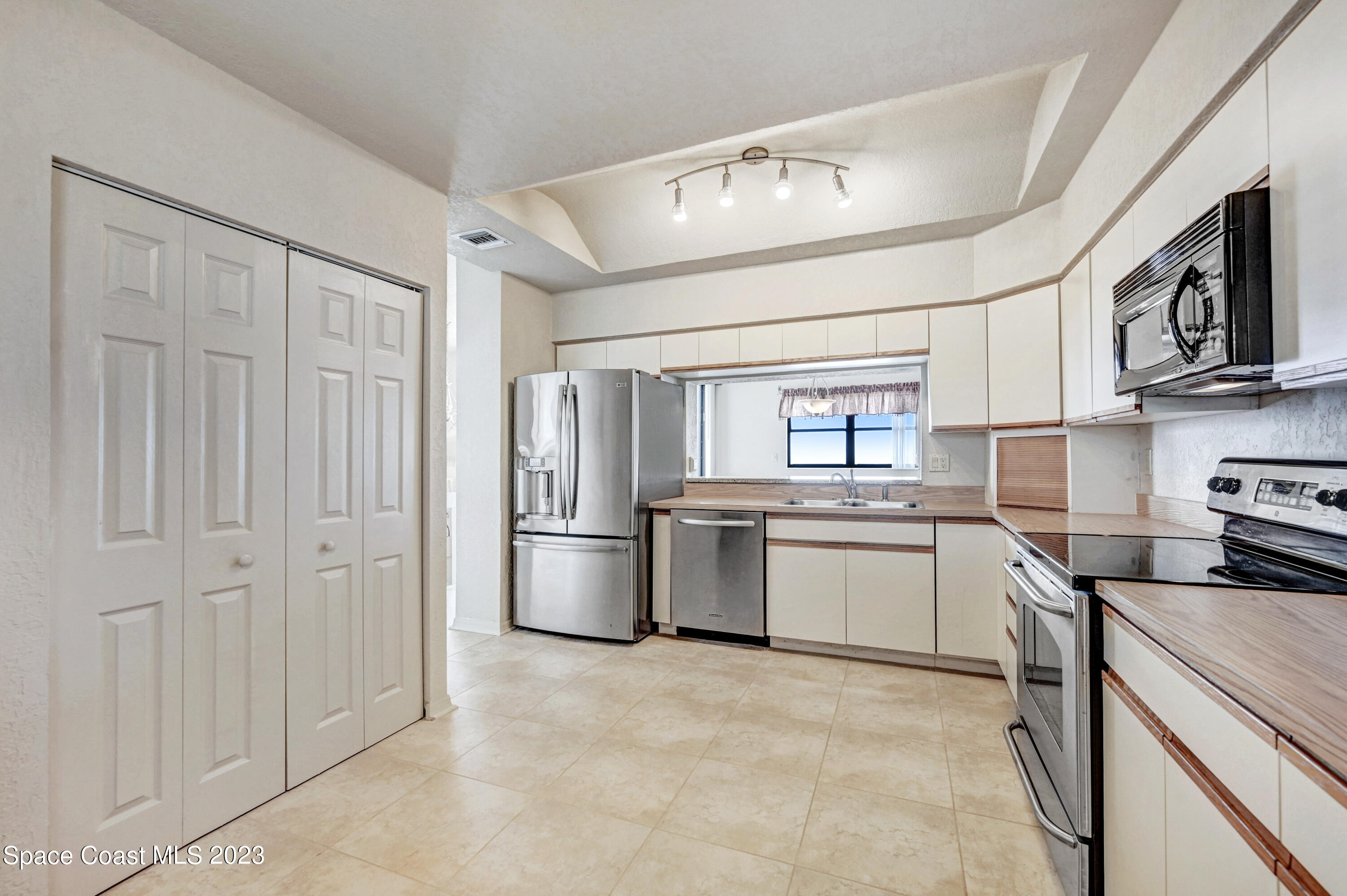 750 N Atlantic Avenue, Ph 05