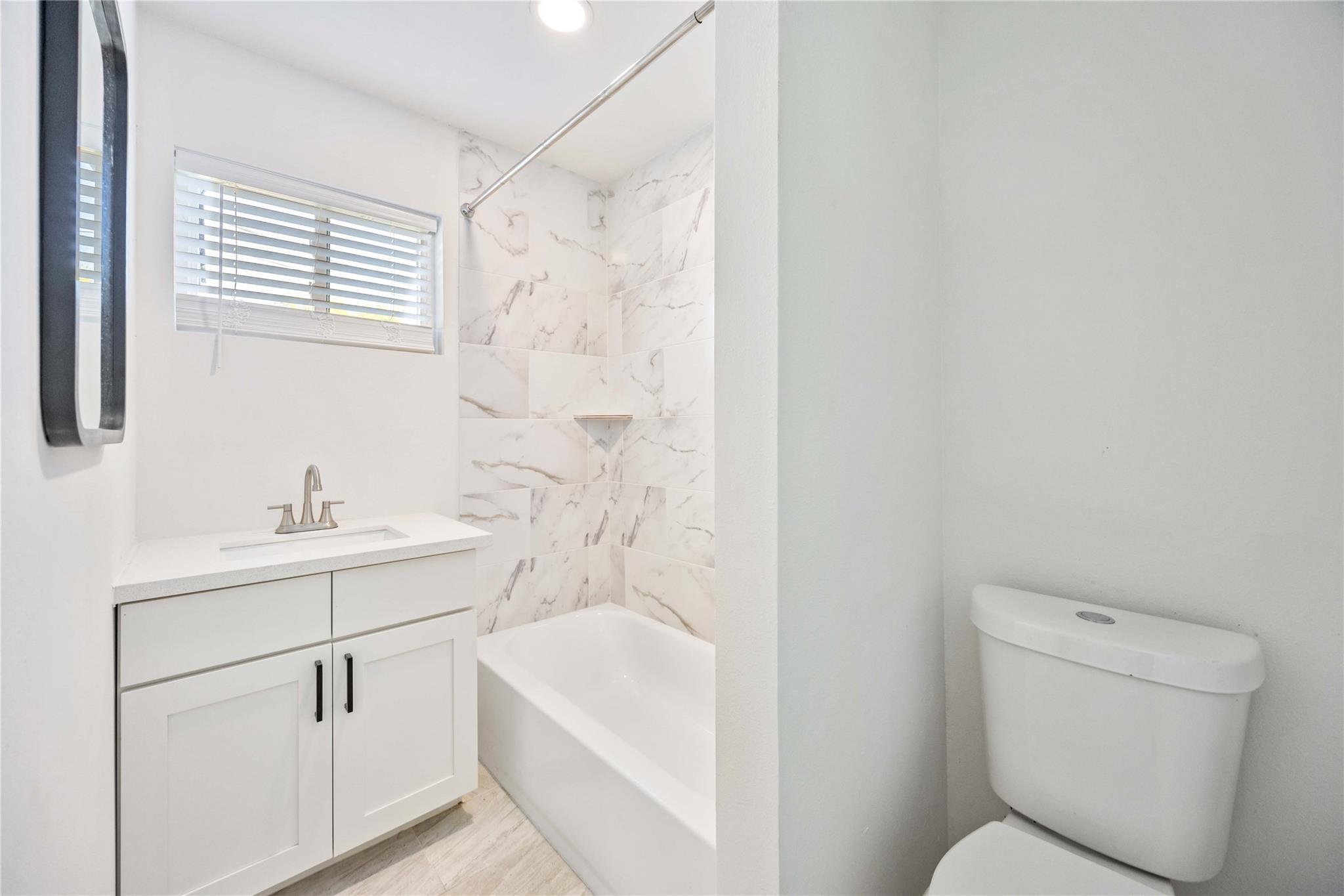 6811 Del Rio Street Apt 14, Houston Unit: Apt 14