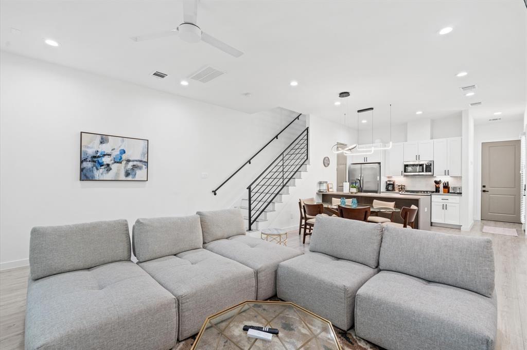 6827 Cadillac Street