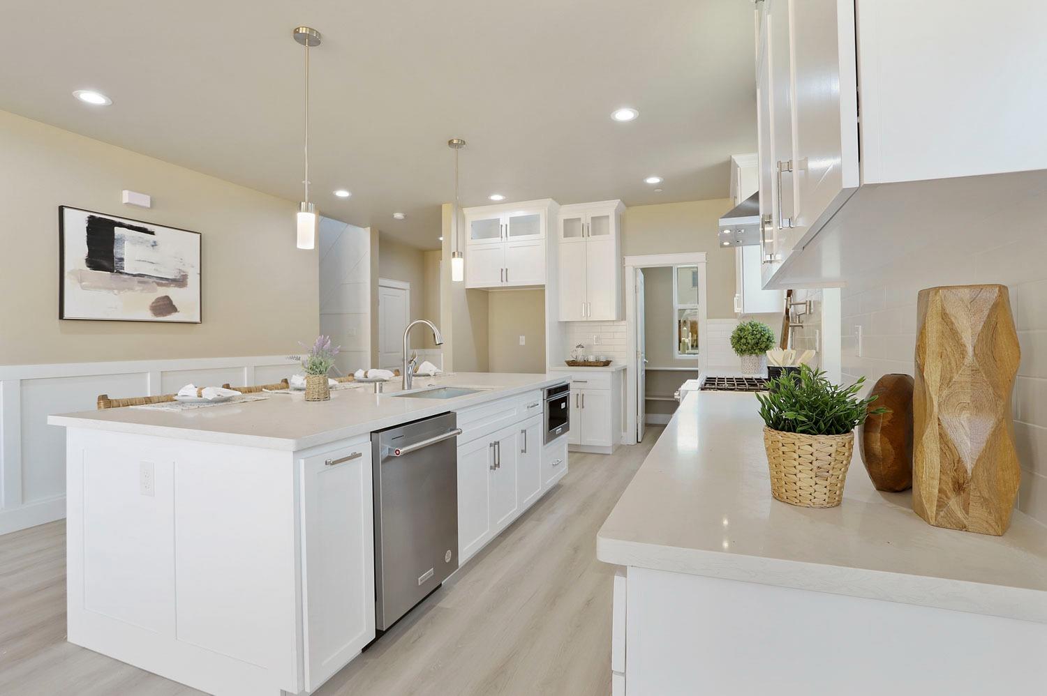 807 Iris Court
