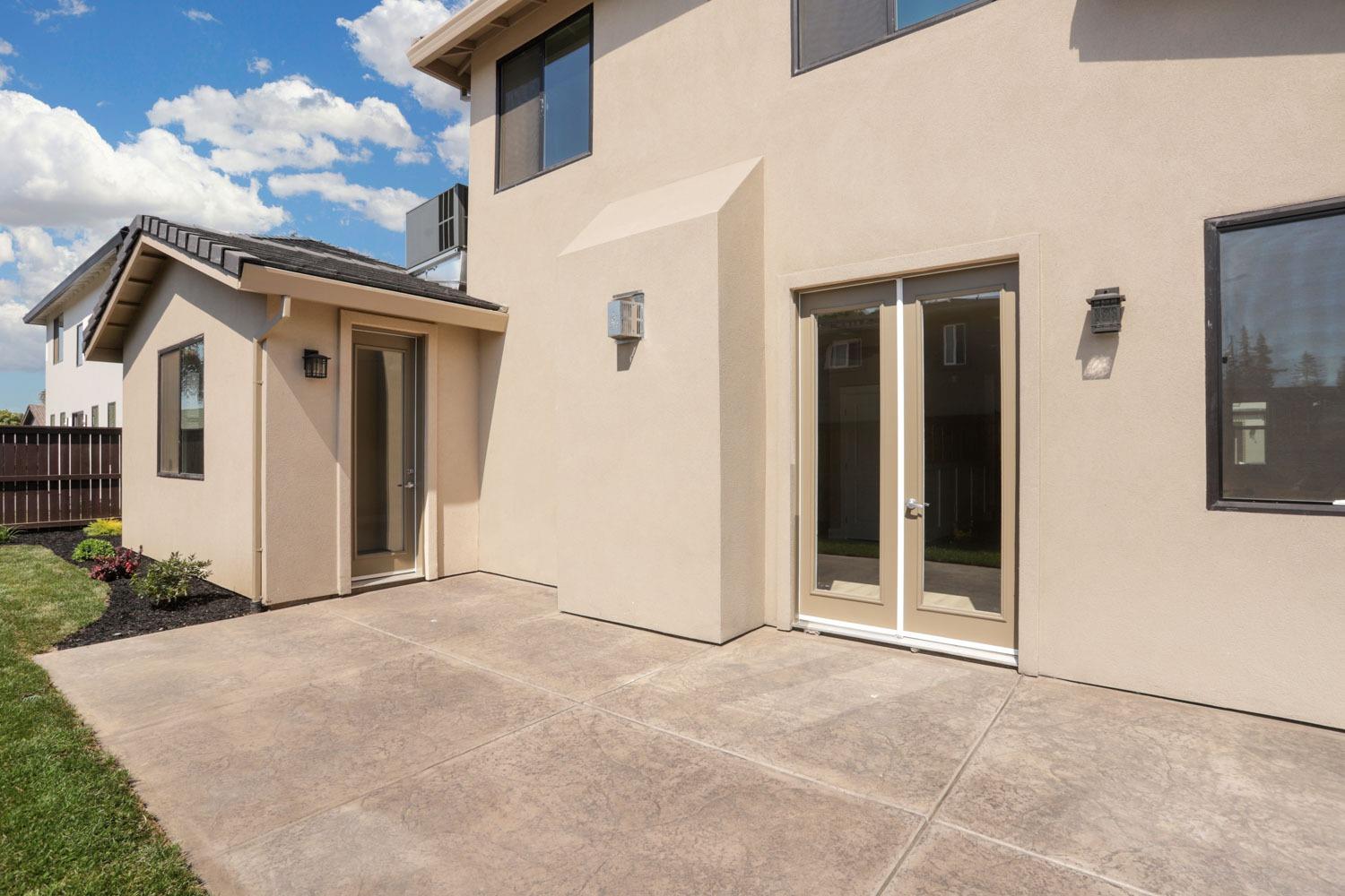 807 Iris Court