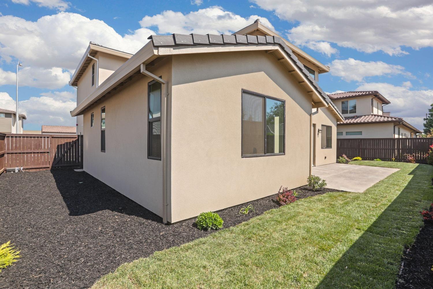 807 Iris Court