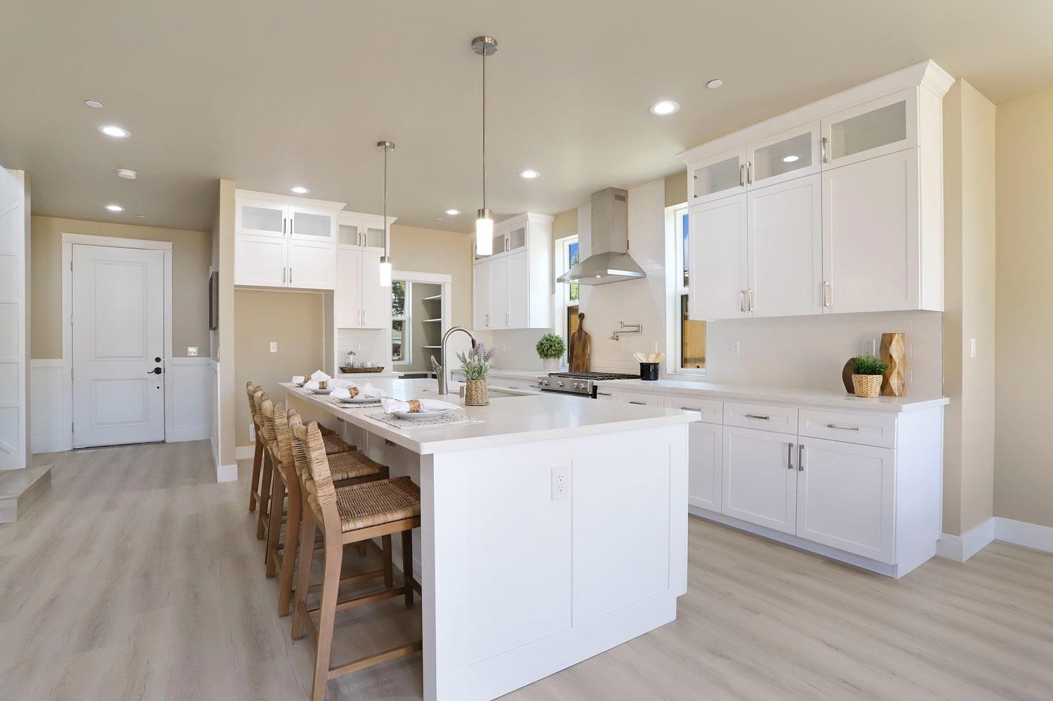 807 Iris Court