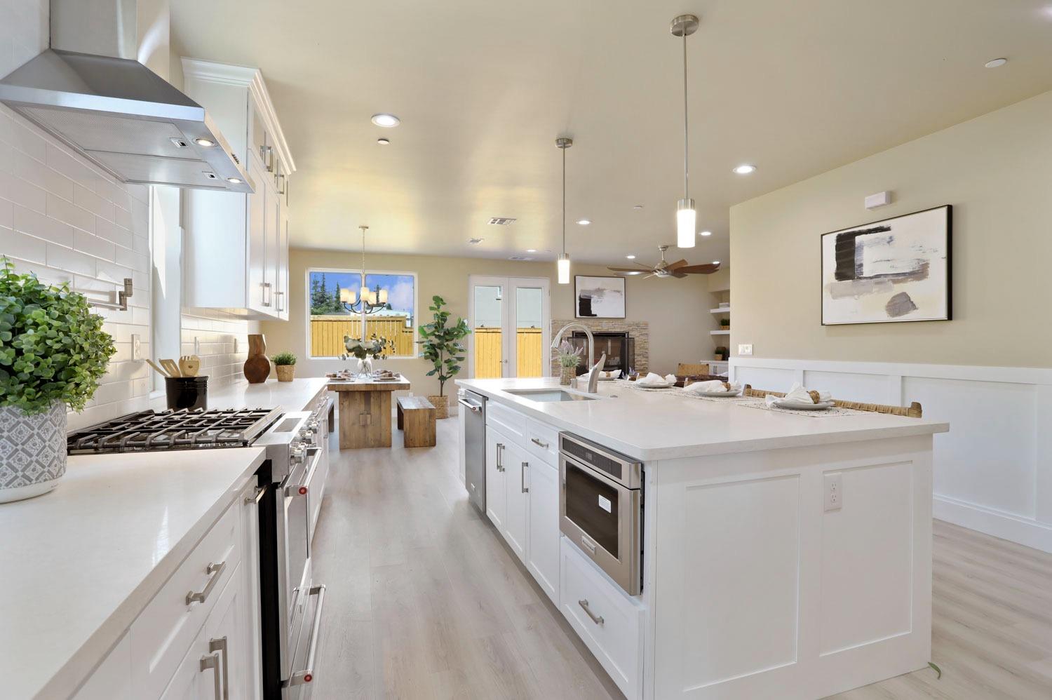 807 Iris Court