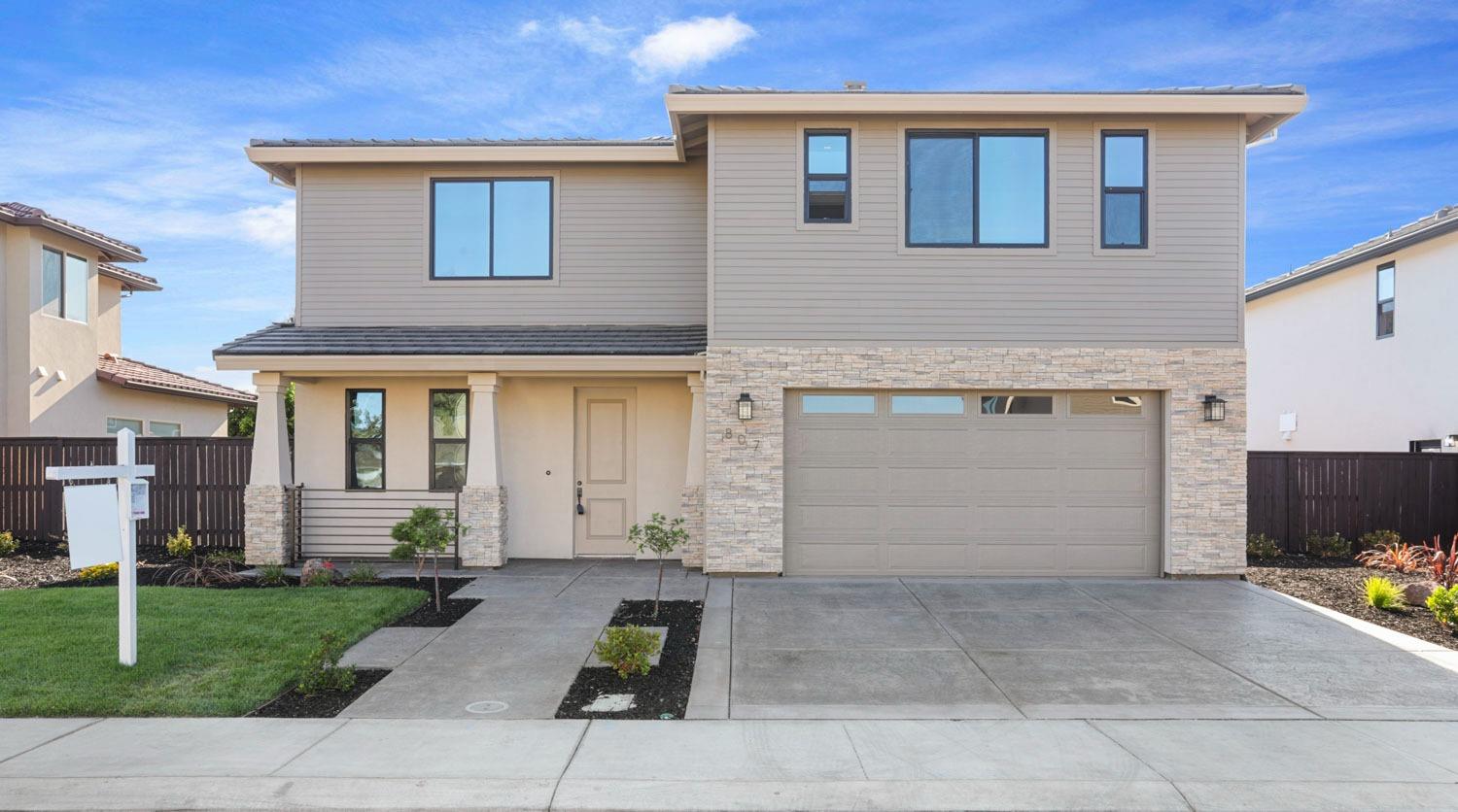 807 Iris Court