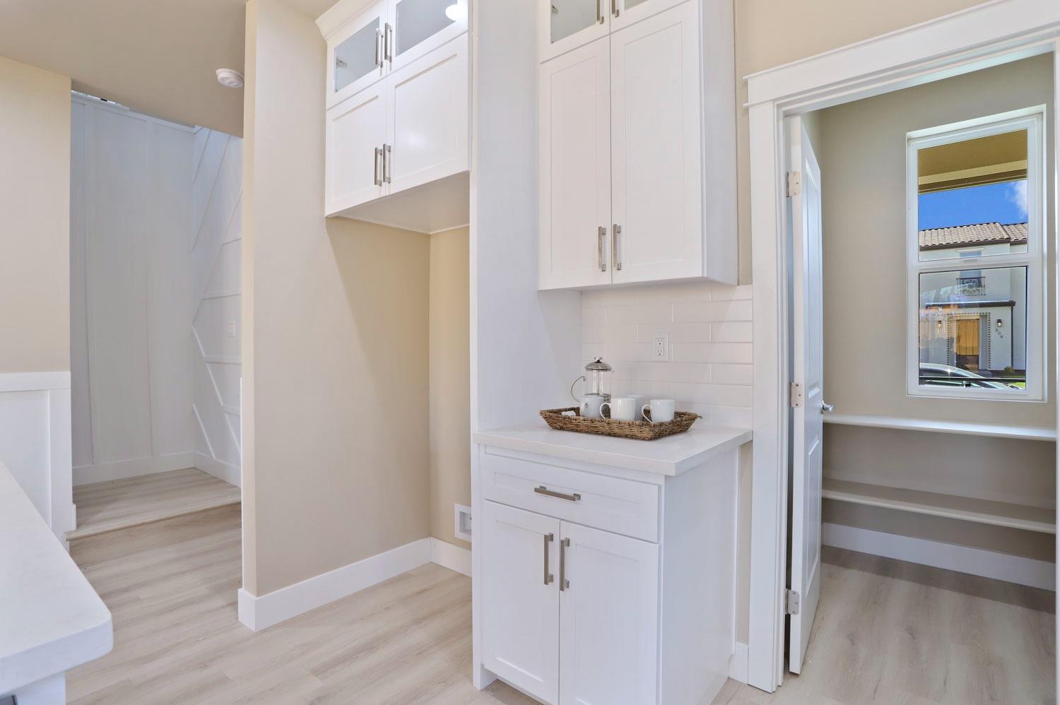 807 Iris Court