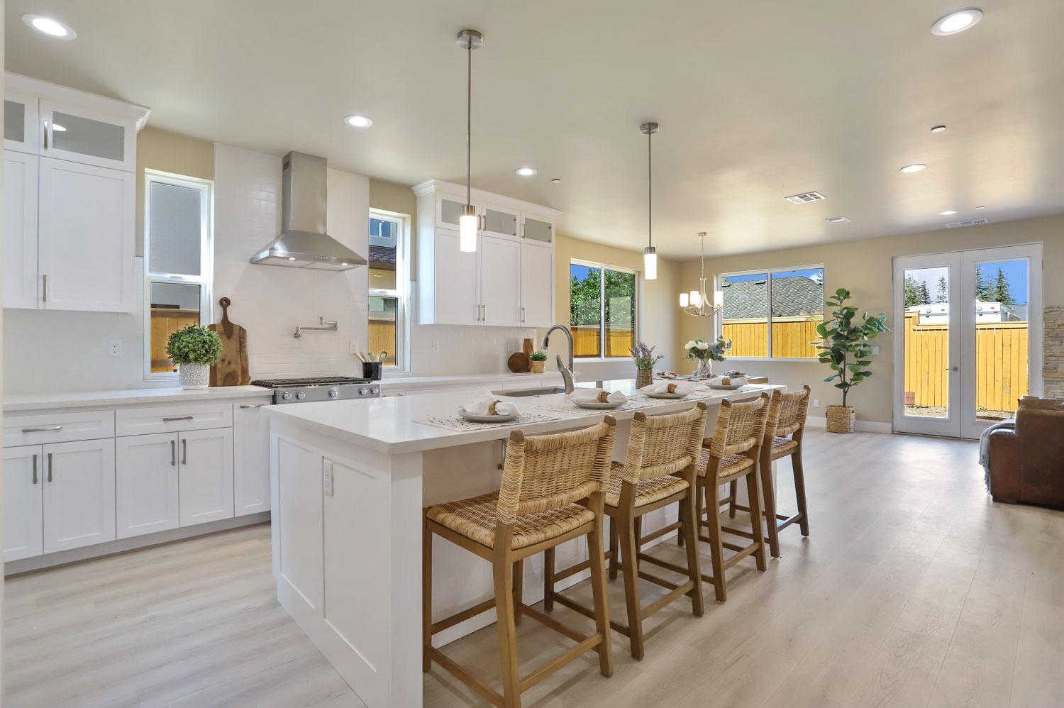 807 Iris Court