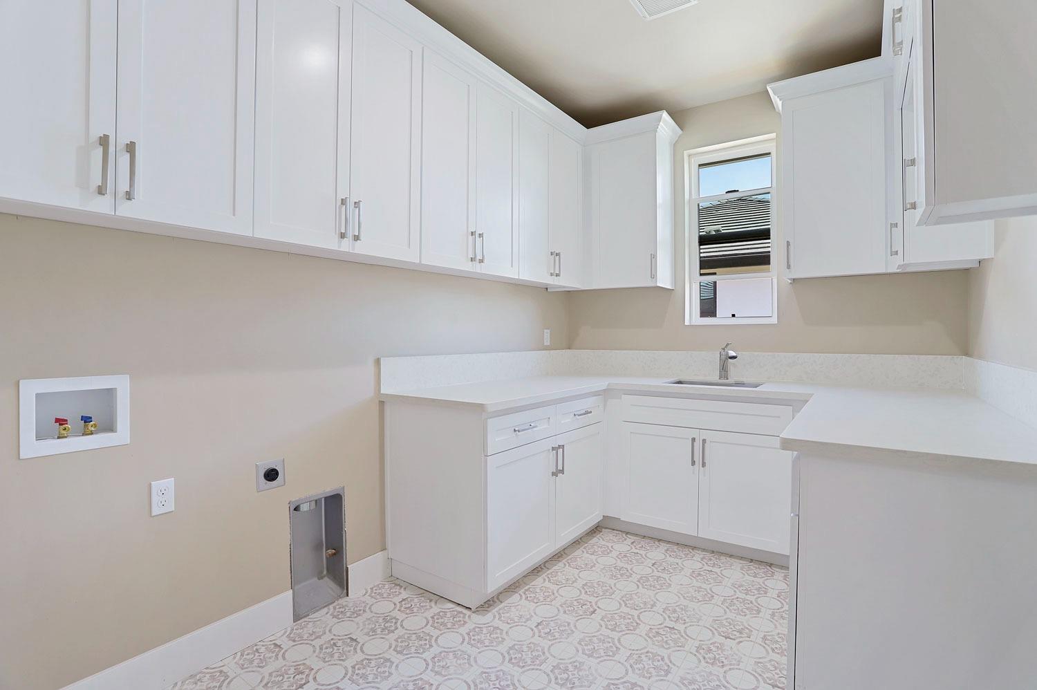 807 Iris Court