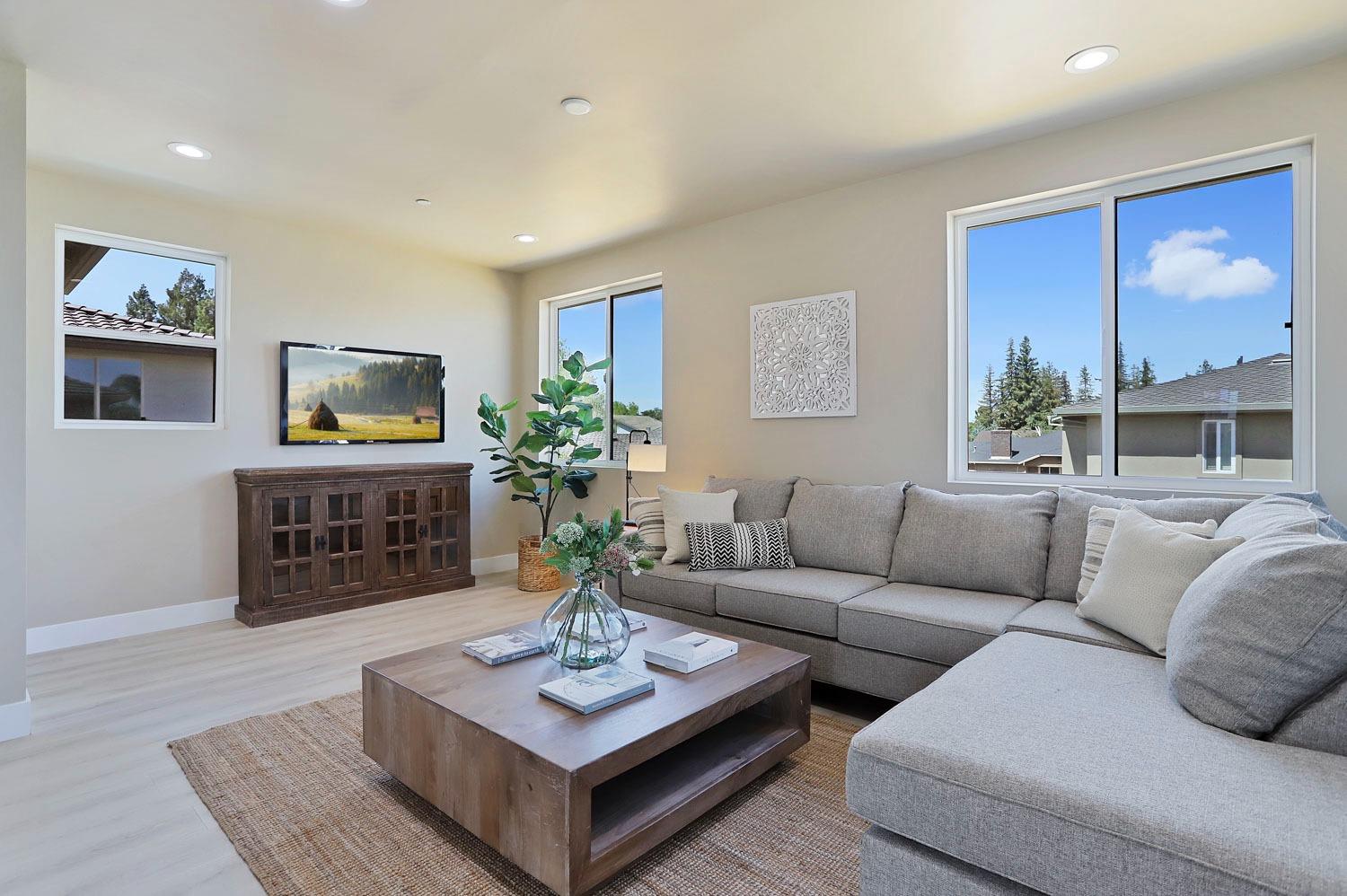 807 Iris Court