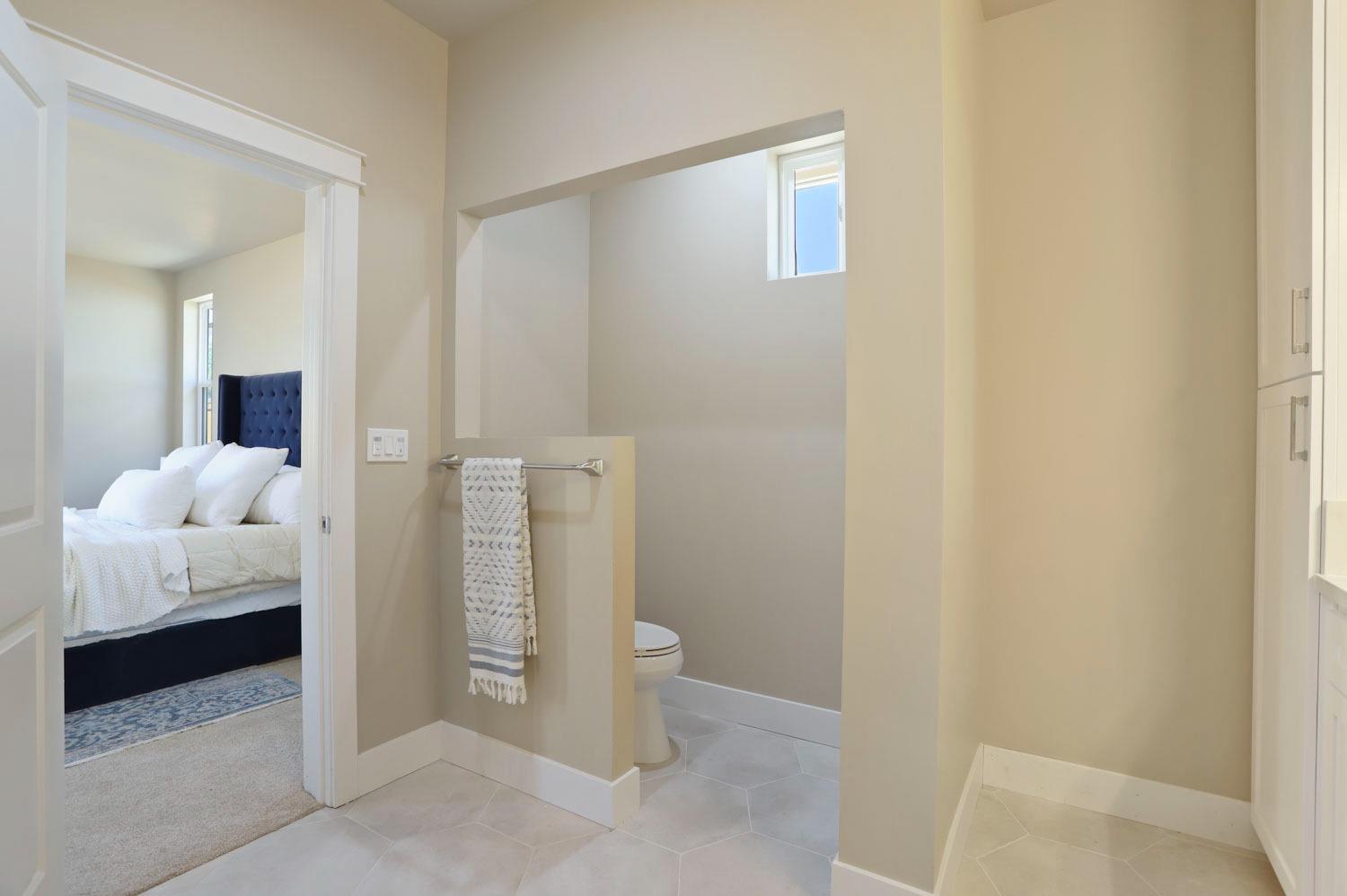 807 Iris Court
